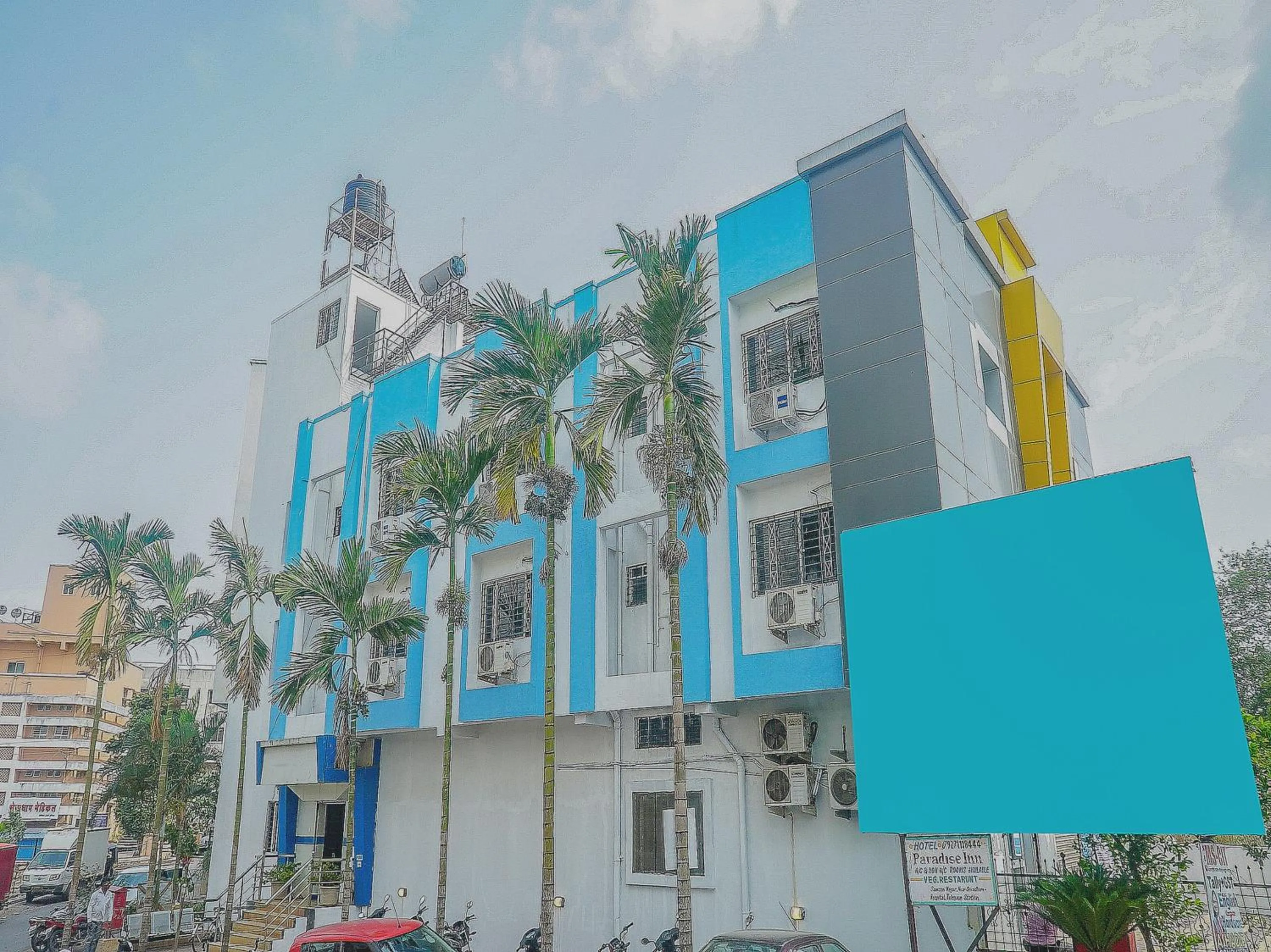 Facade/entrance in Hotel O Paradise Inn Talegaon Dabhade