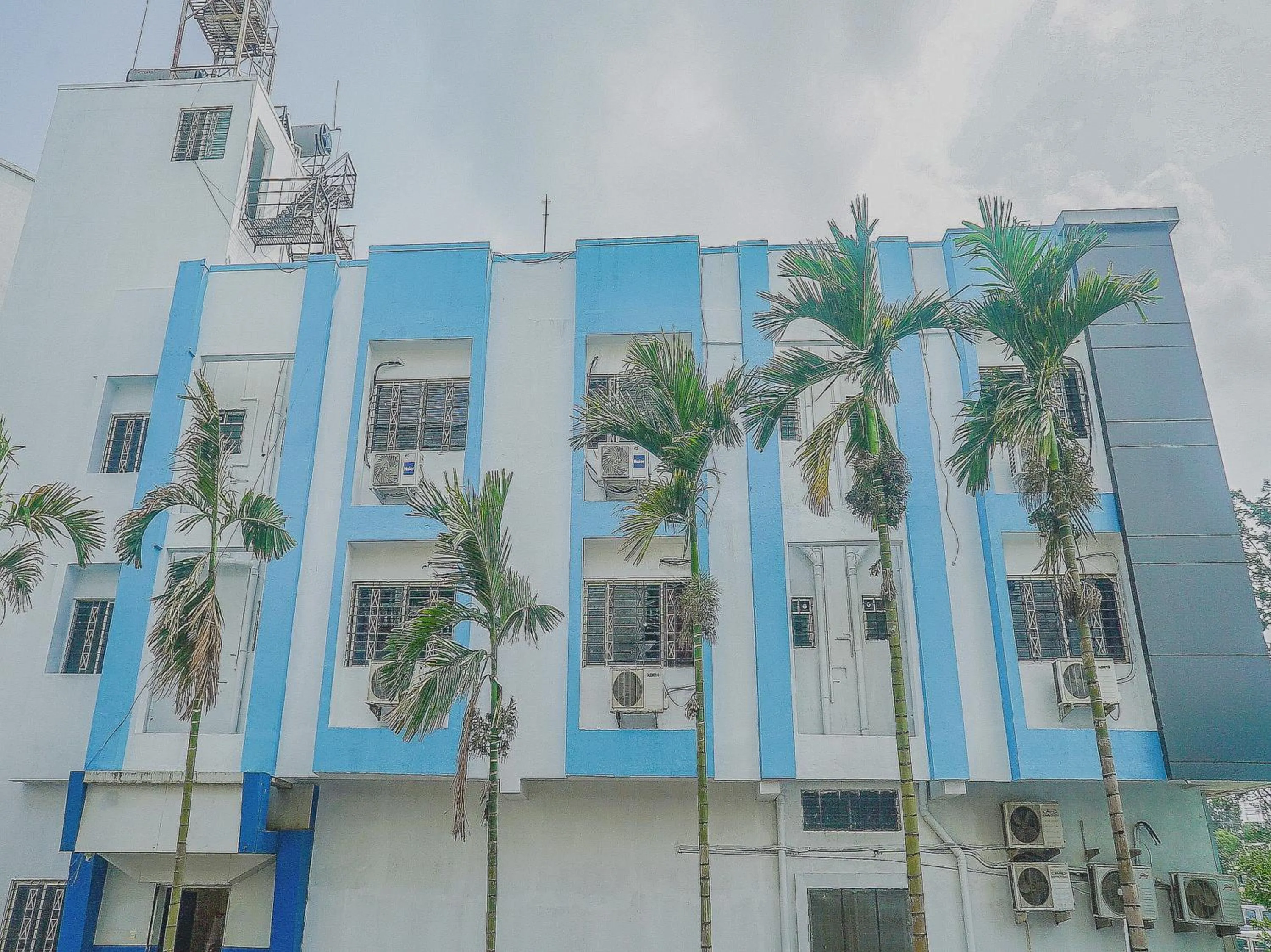 Facade/entrance in Hotel O Paradise Inn Talegaon Dabhade