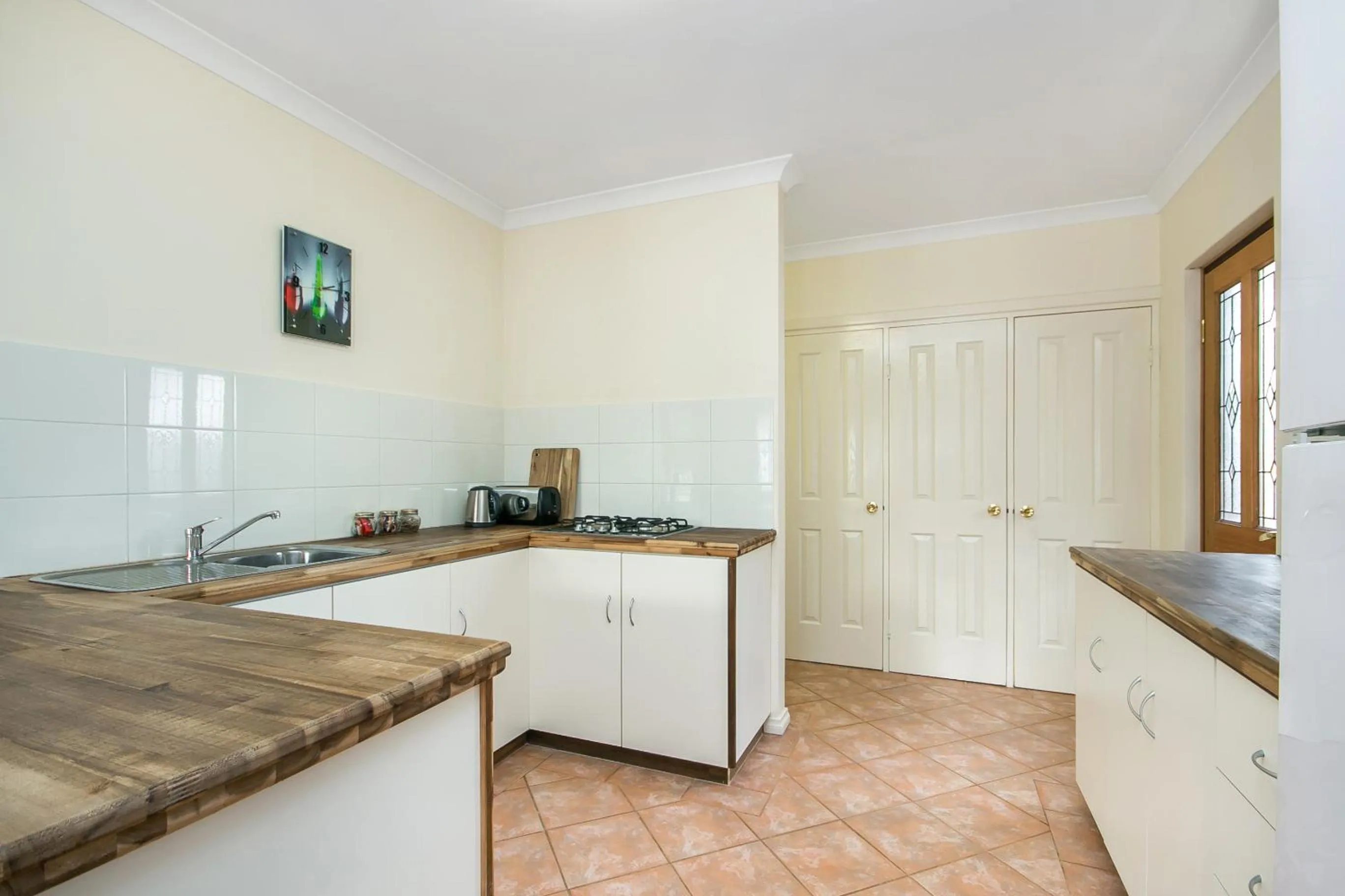 Kitchen or kitchenette in Coranda Lodge
