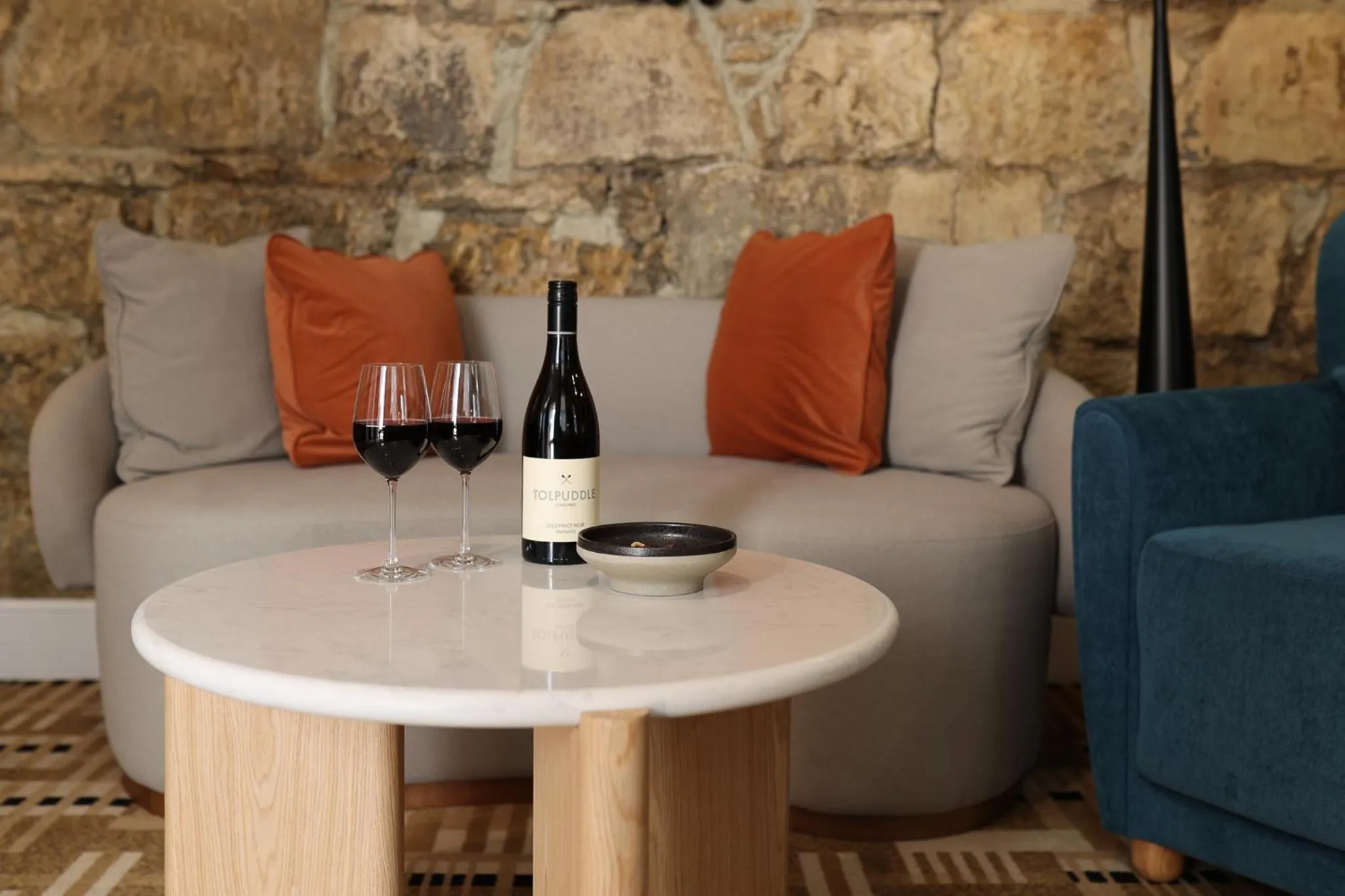 Food and drinks in Islington Hotel