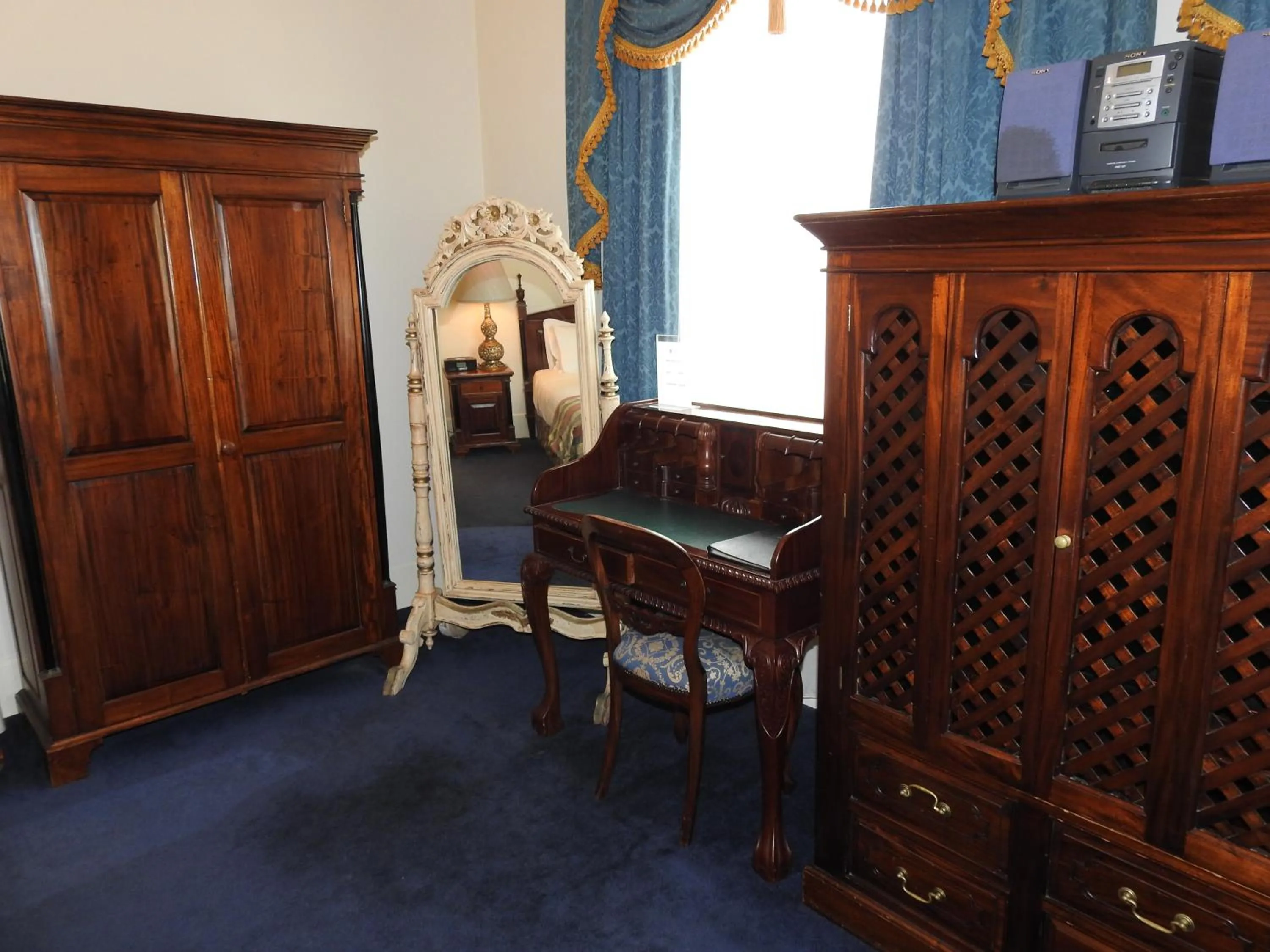 Coffee/tea facilities, Dining Area in Manor House Boutique Hotel