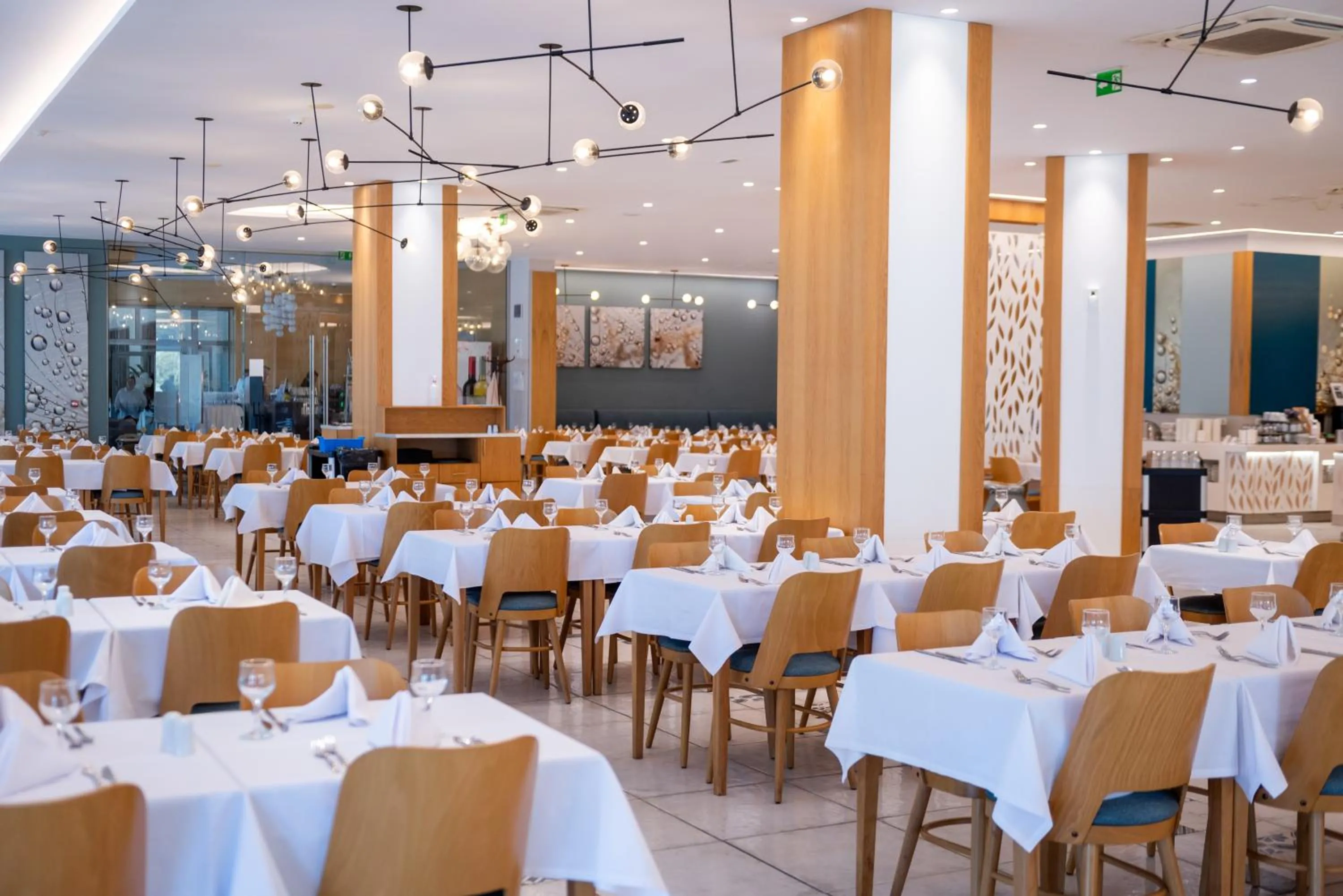 Restaurant/places to eat in Astoria Hotel All Inclusive & Private Beach