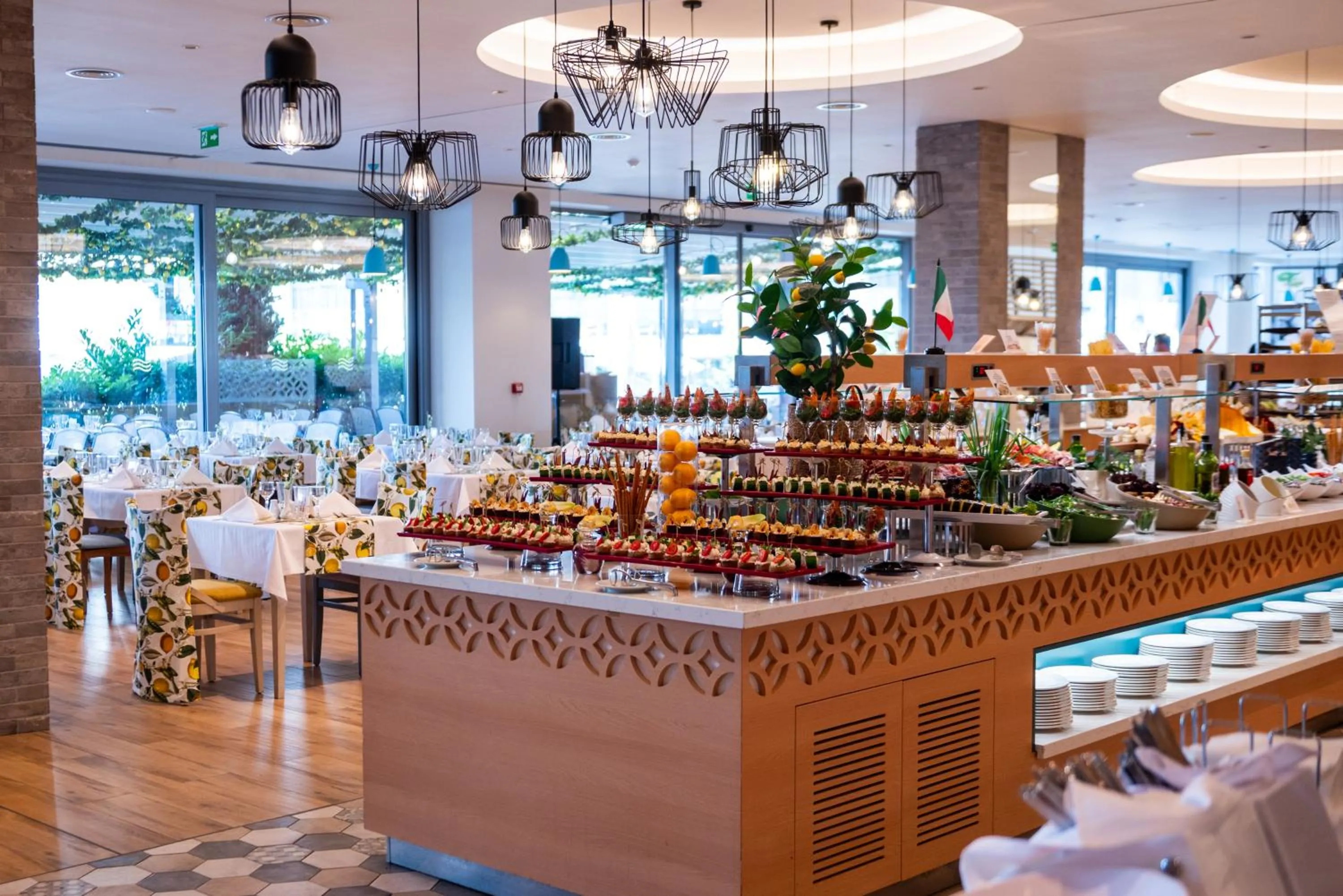 Restaurant/places to eat in Astoria Hotel All Inclusive & Private Beach