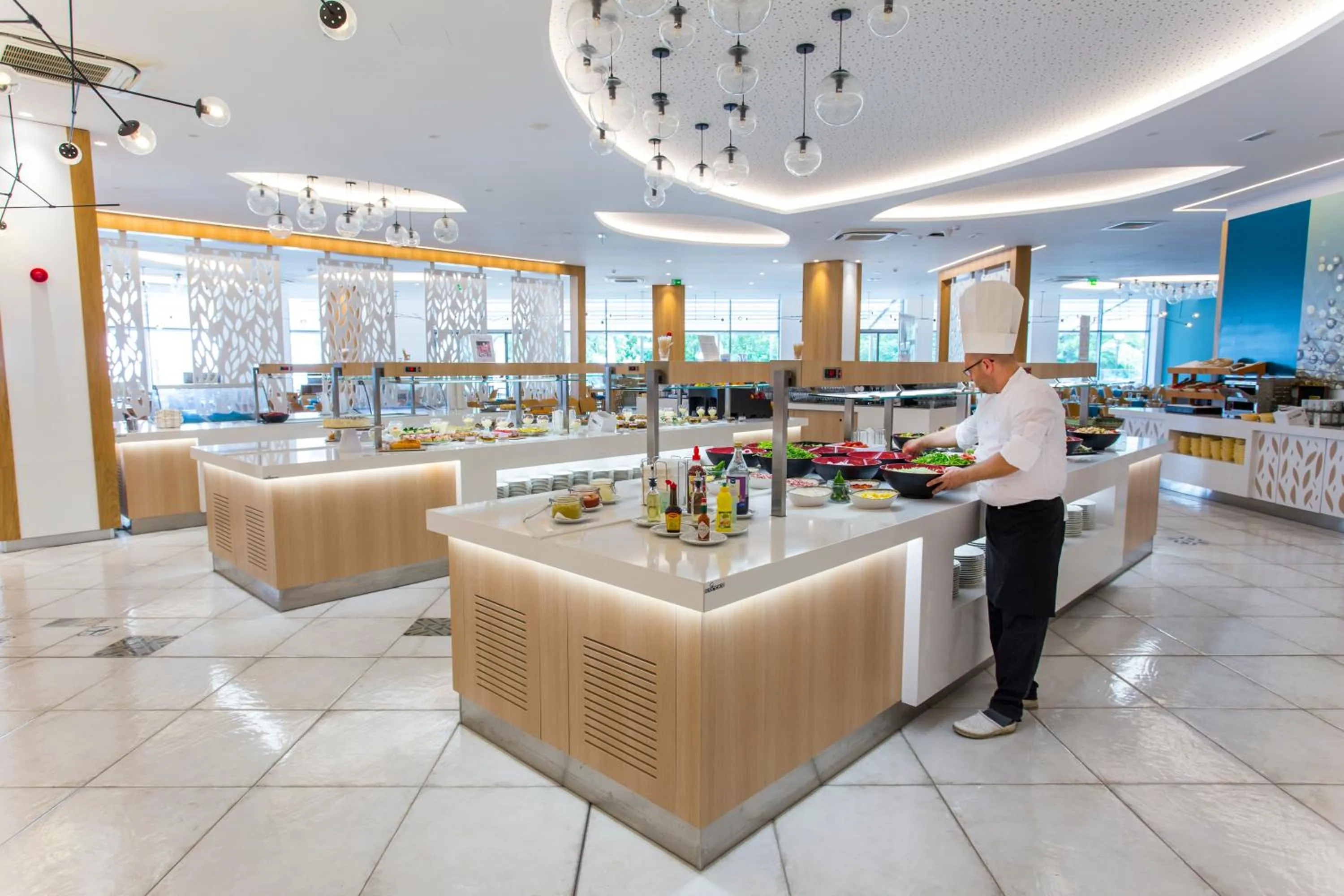 Restaurant/places to eat in Astoria Hotel All Inclusive & Private Beach