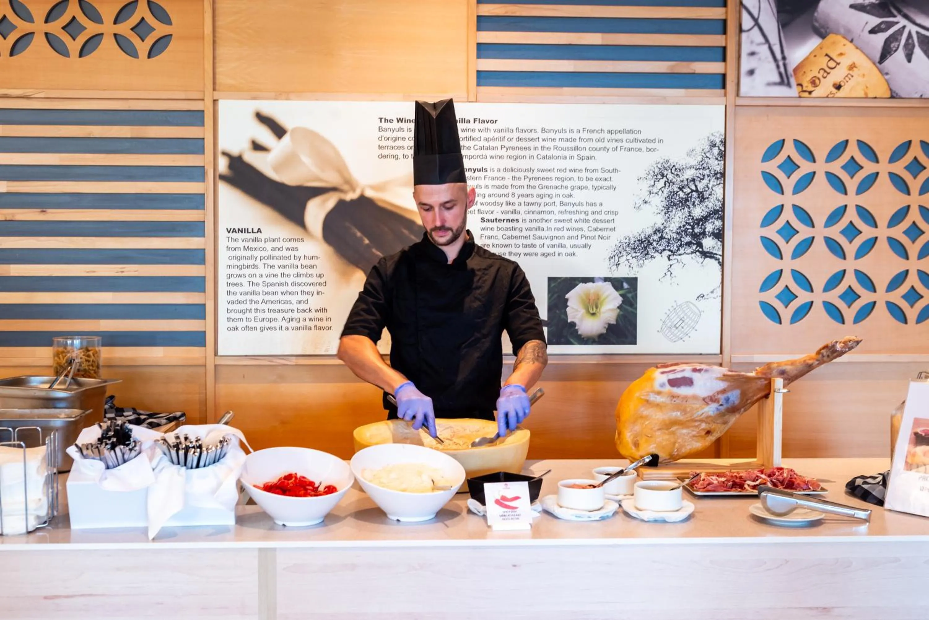 Restaurant/places to eat in Astoria Hotel All Inclusive & Private Beach