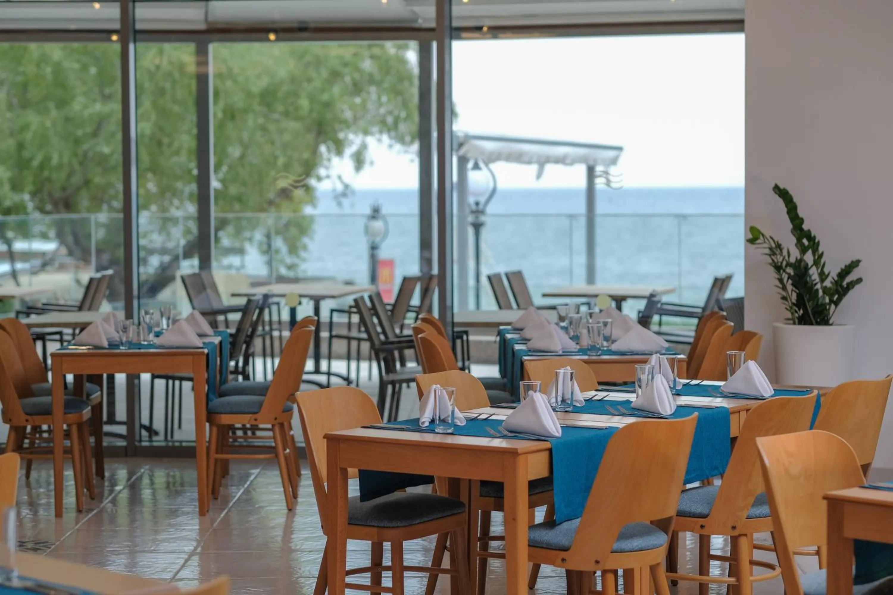 Restaurant/places to eat in Astoria Hotel All Inclusive & Private Beach