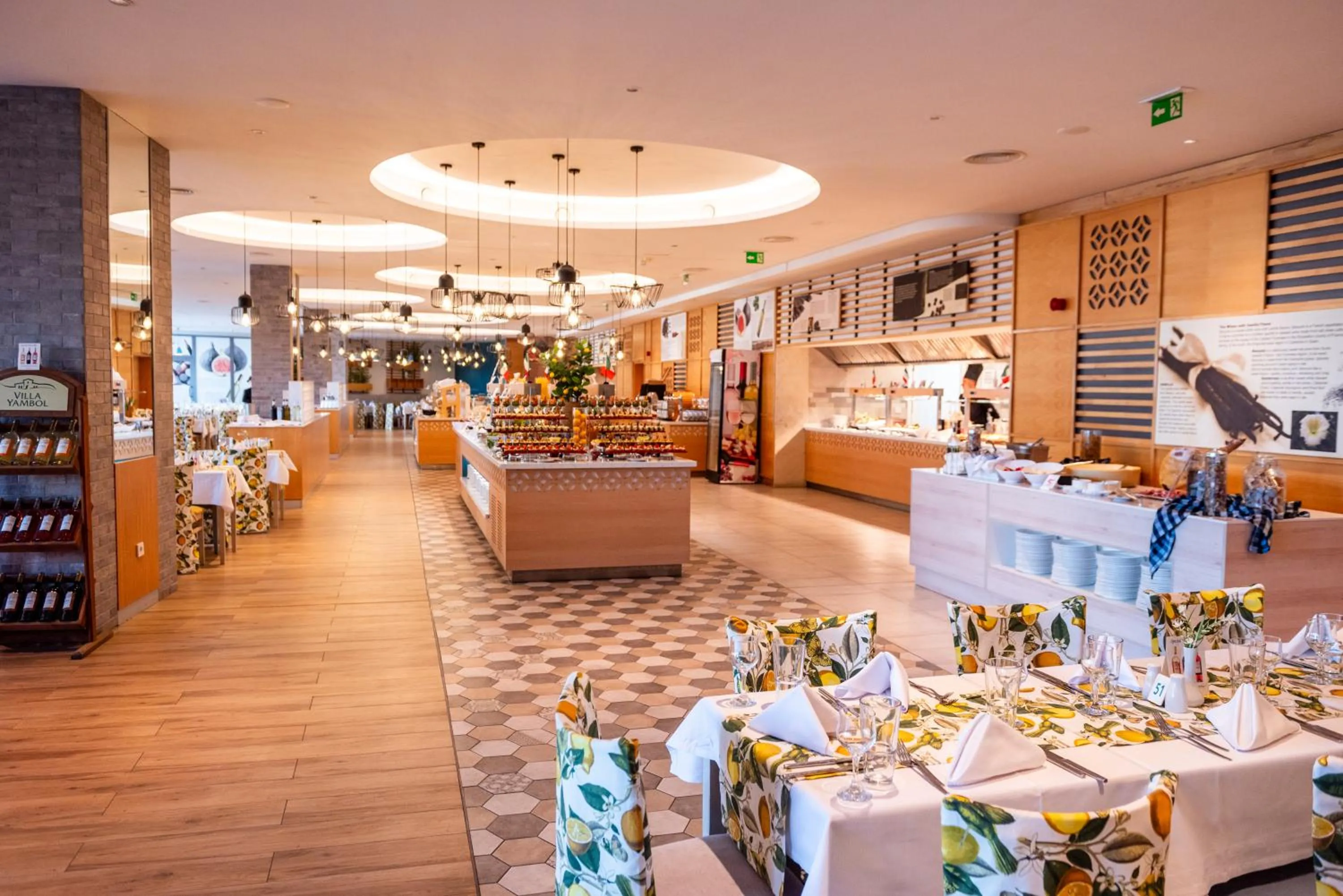 Restaurant/places to eat in Astoria Hotel All Inclusive & Private Beach