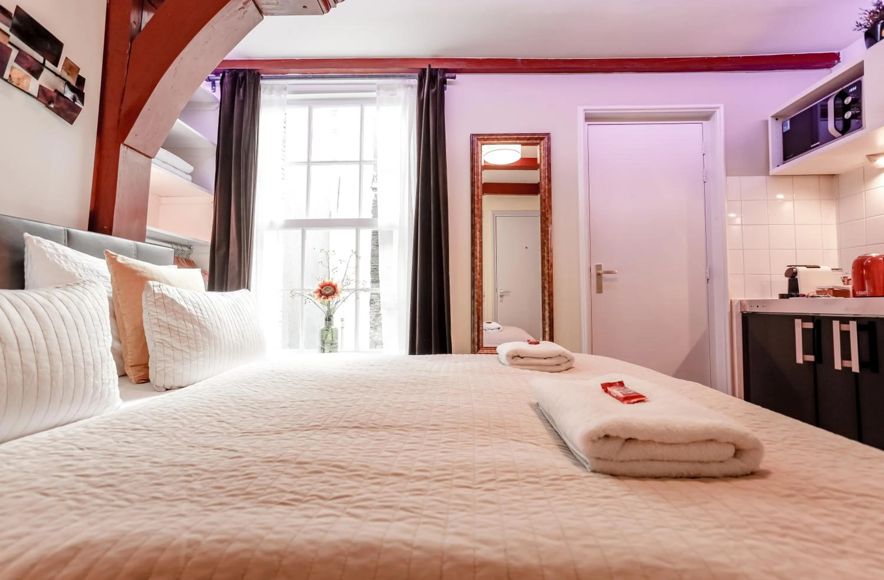 Bed in Sunflower Amsterdam