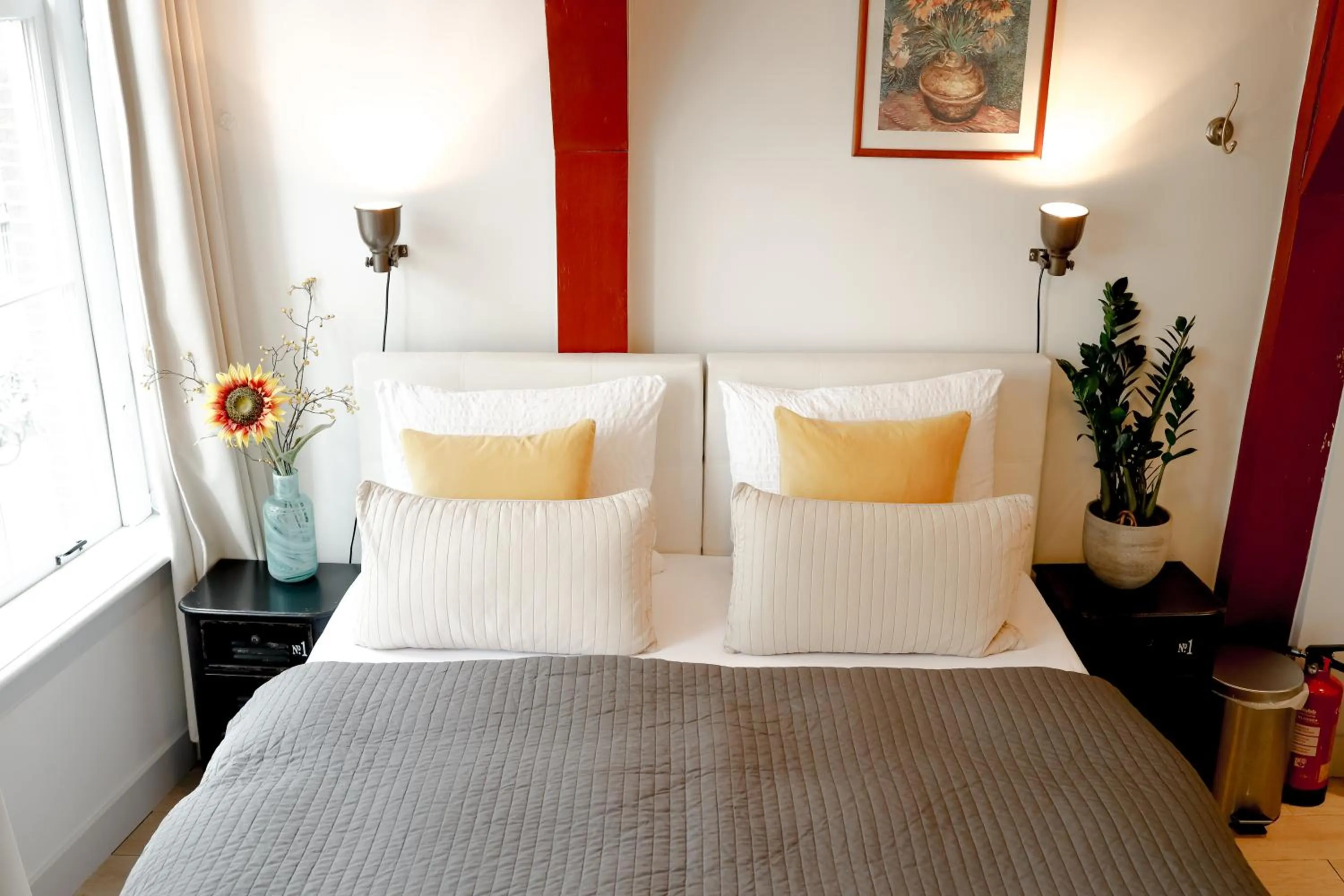 Bed in Sunflower Amsterdam