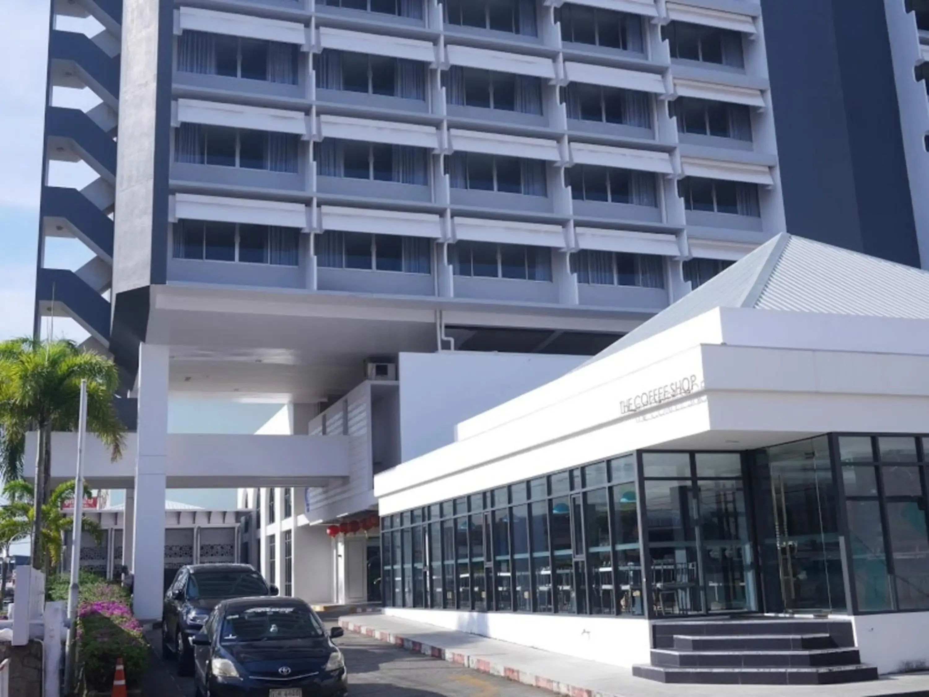 Property building in Pearl Hotel Phuket Property building in Pearl Hotel Phuket
