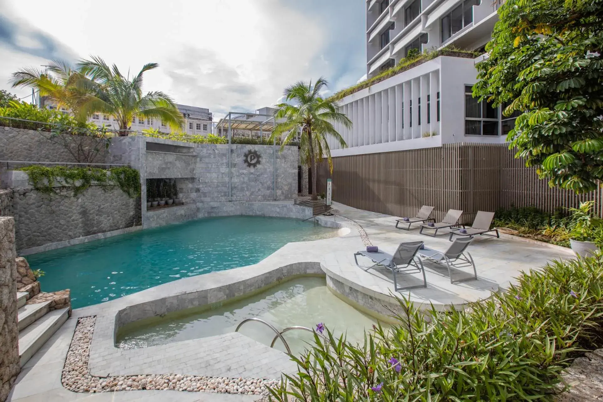 Swimming pool in Pearl Hotel Phuket Swimming pool in Pearl Hotel Phuket