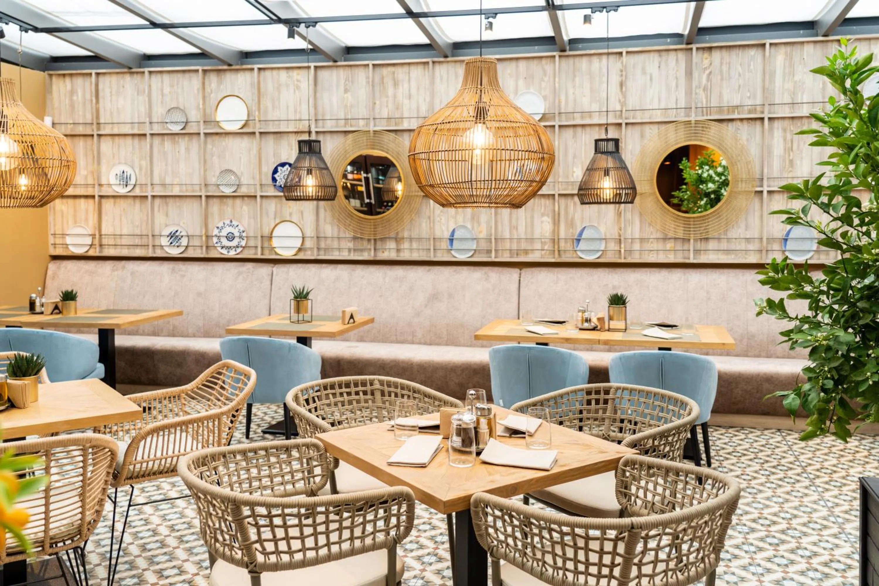 Restaurant/places to eat in Villa Promenade