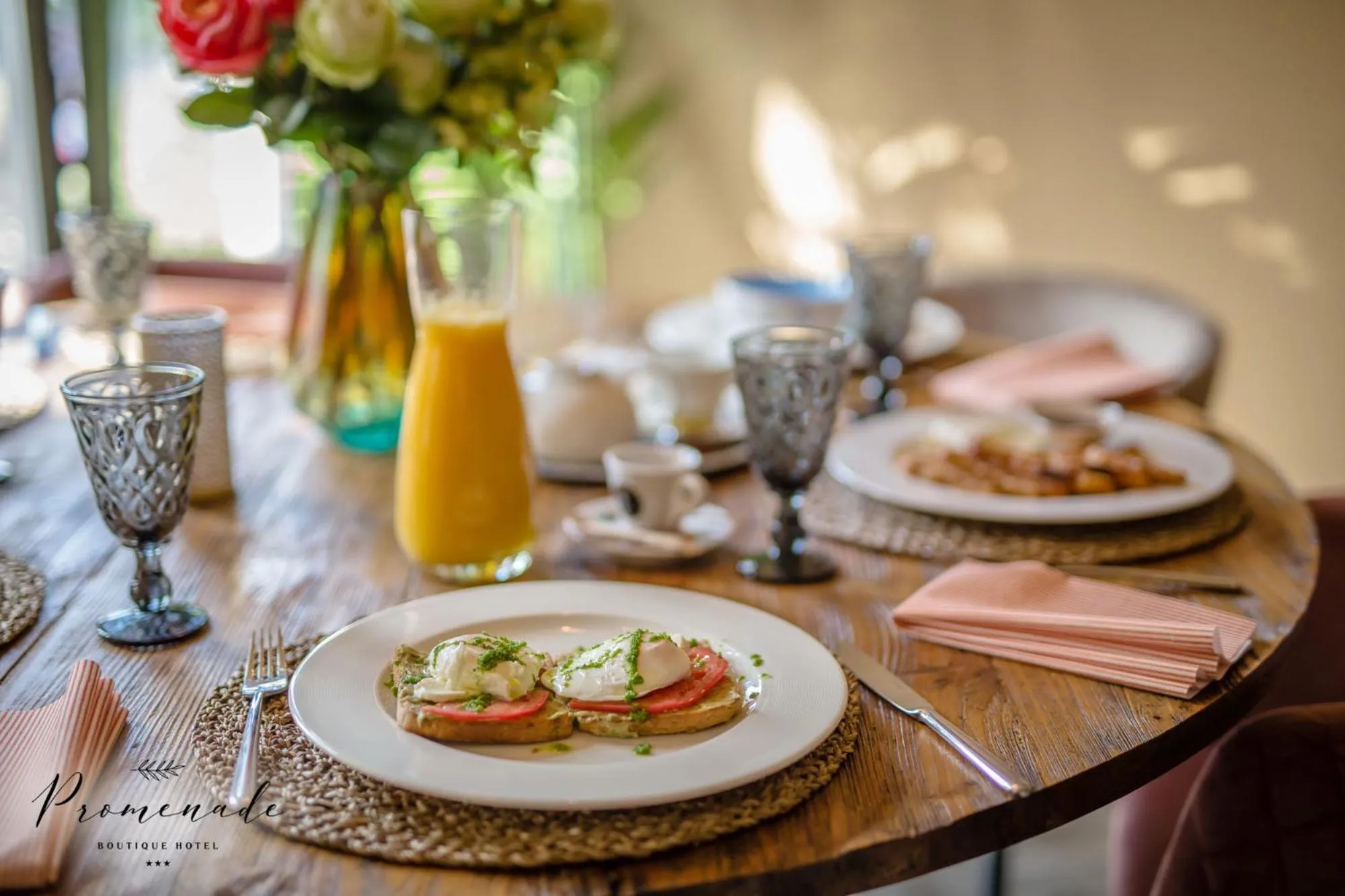 Restaurant/places to eat in Villa Promenade