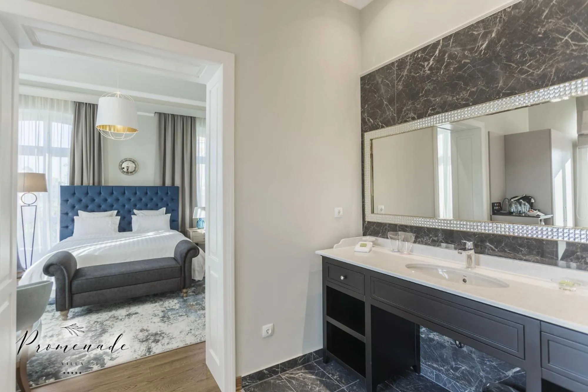Bathroom, Bed in Villa Promenade