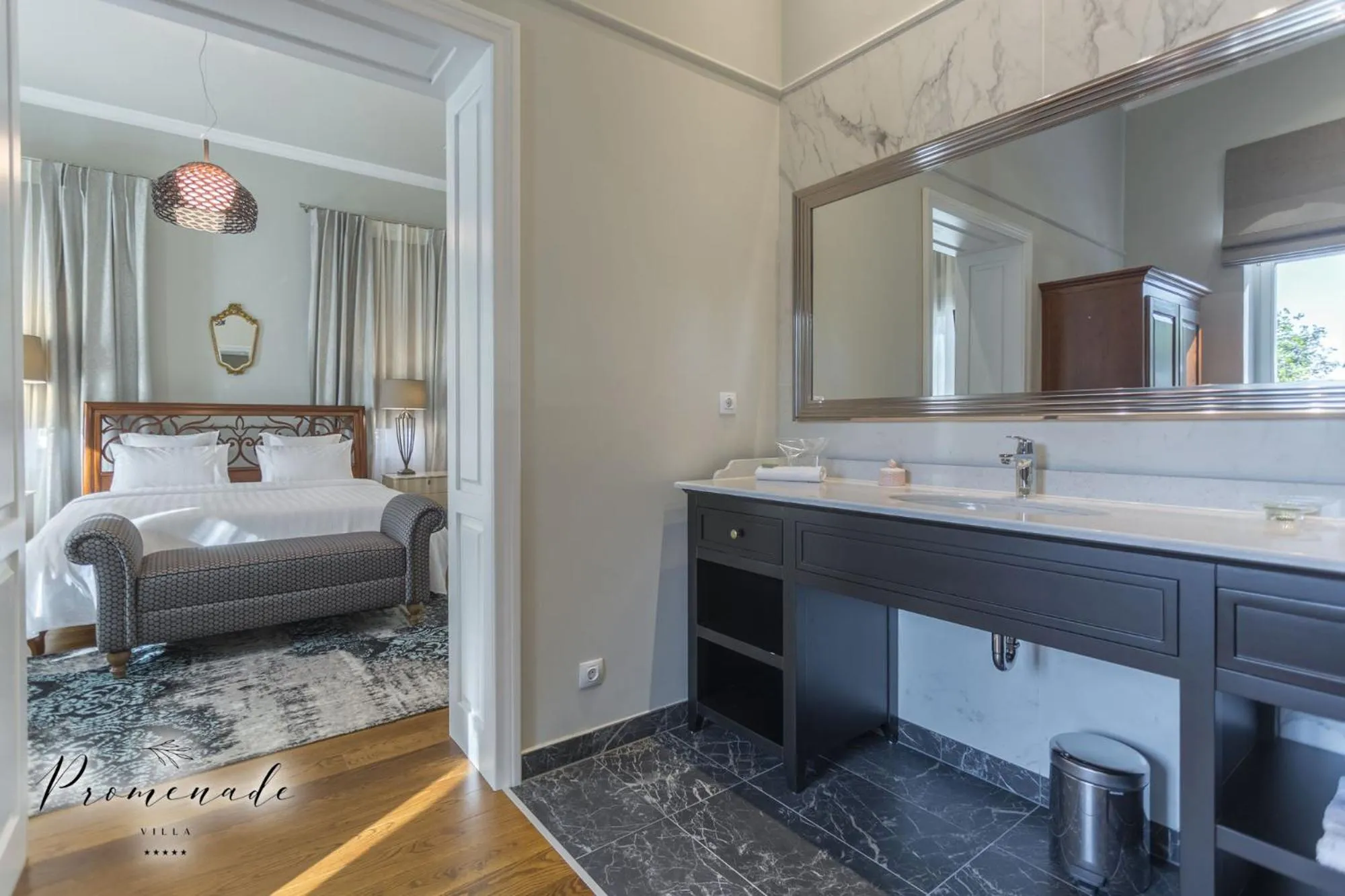 Bathroom, Bed in Villa Promenade