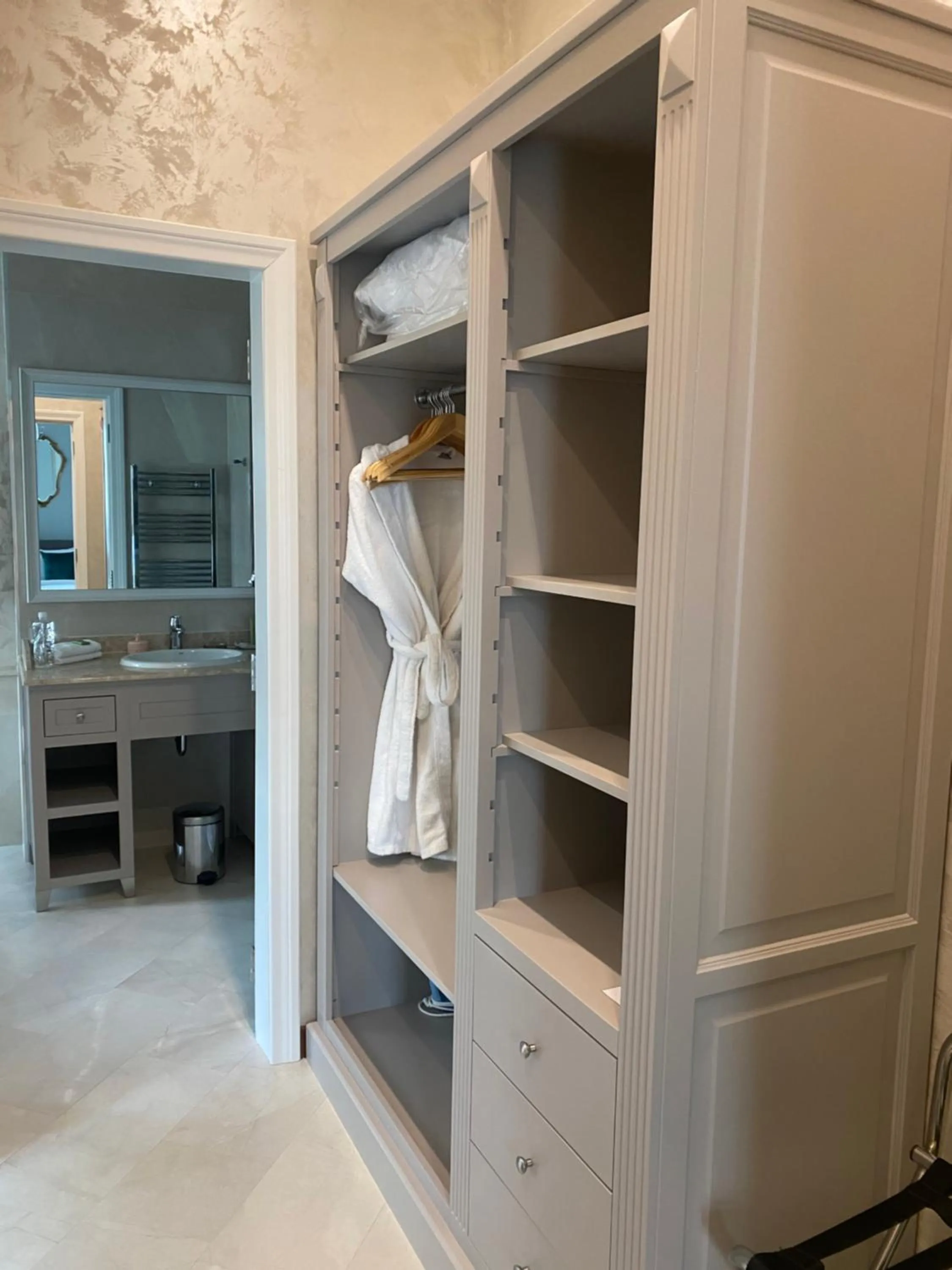 wardrobe in Villa Promenade