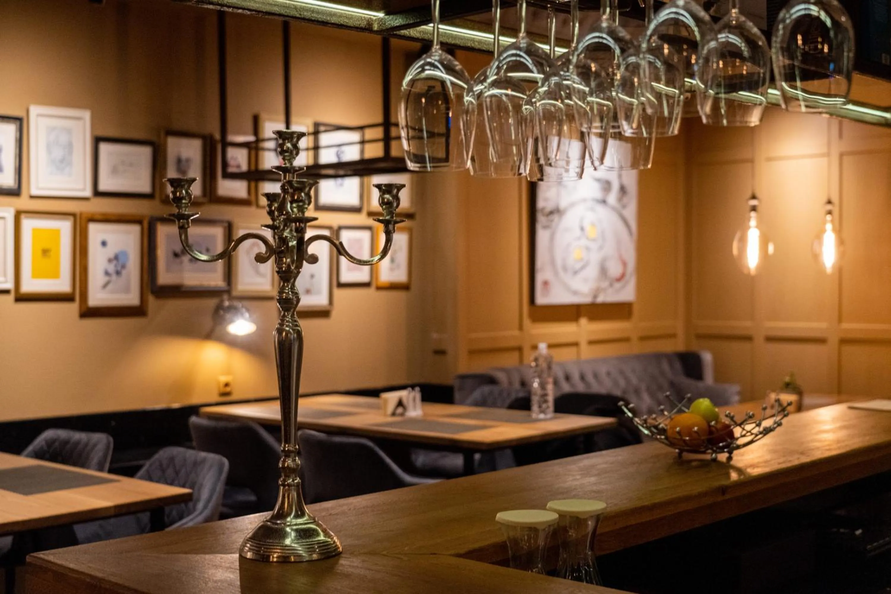 Restaurant/places to eat in Villa Promenade