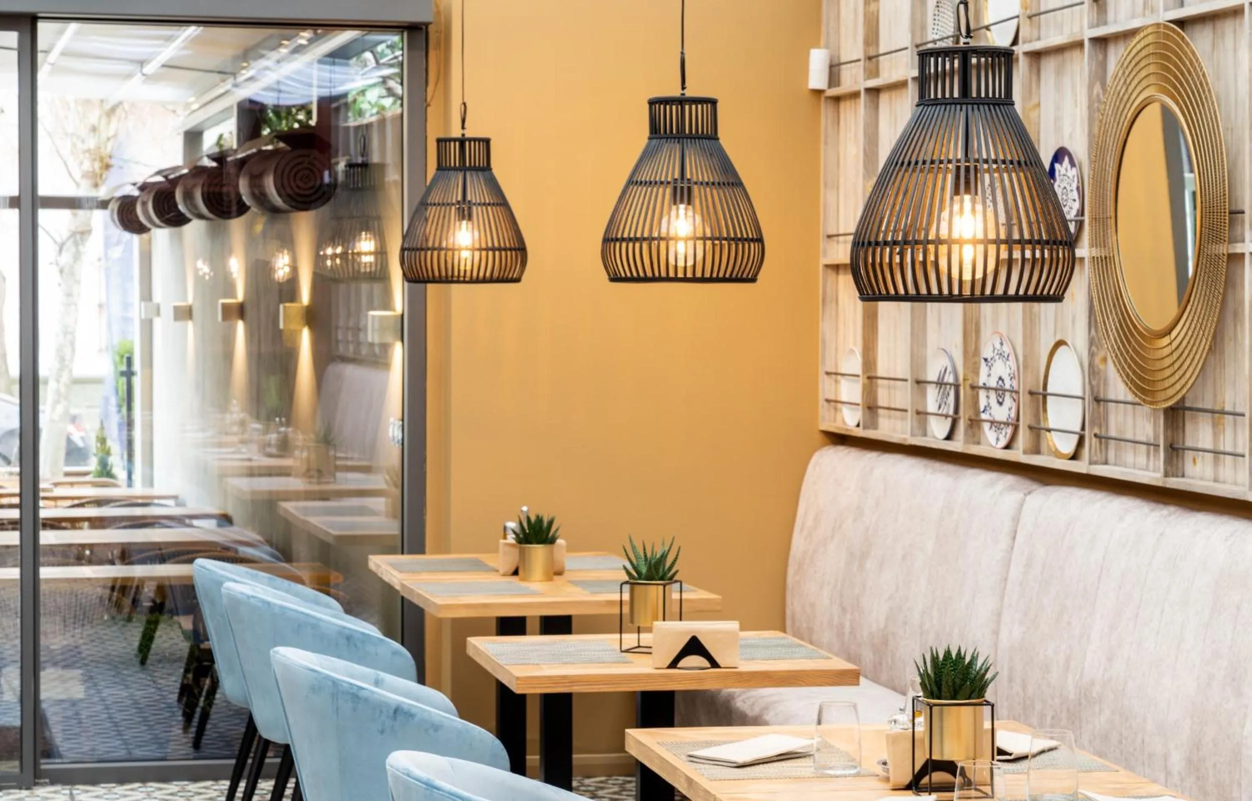 Restaurant/places to eat in Villa Promenade