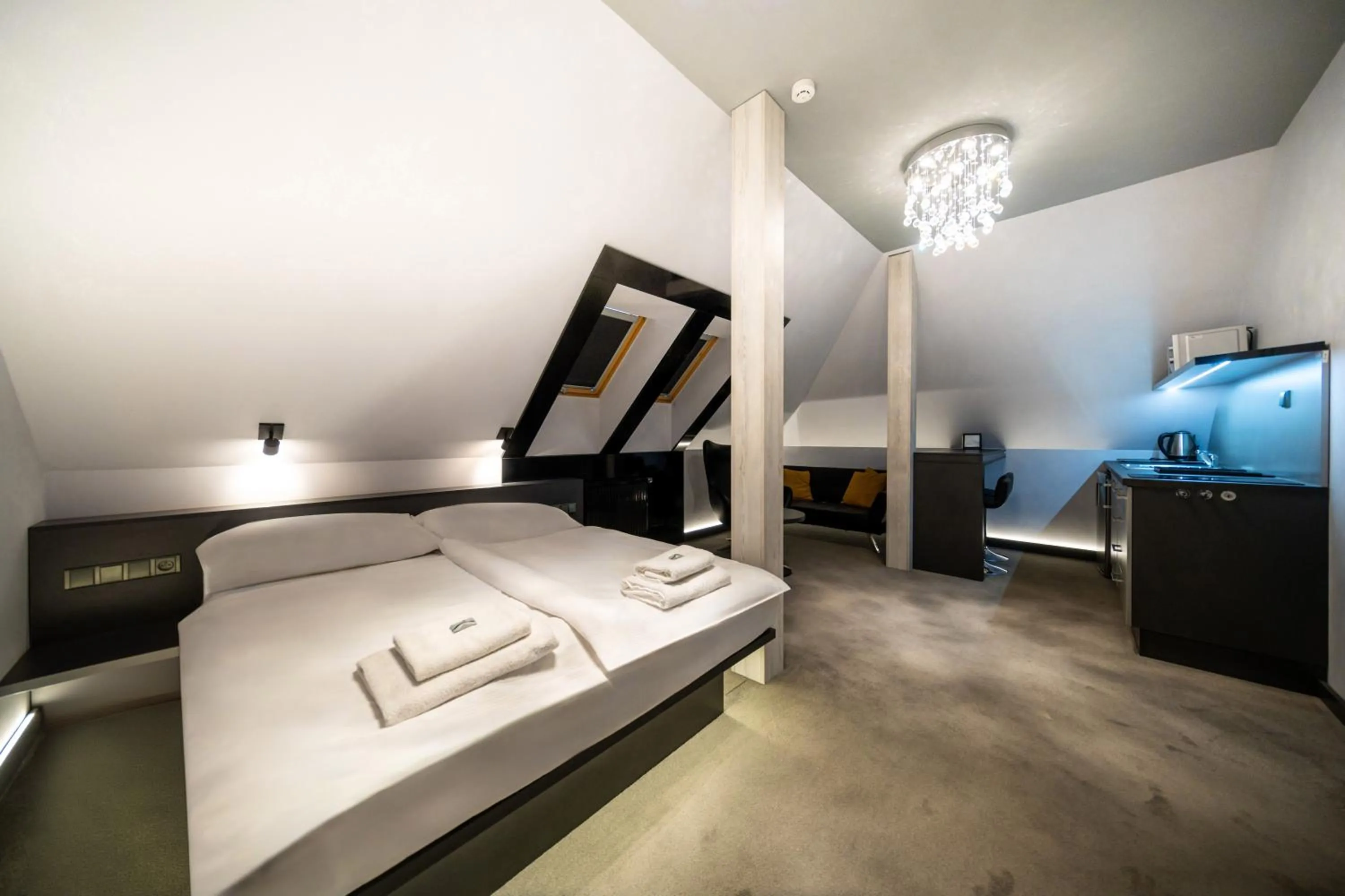 Bedroom, Bed in Hotel Grand