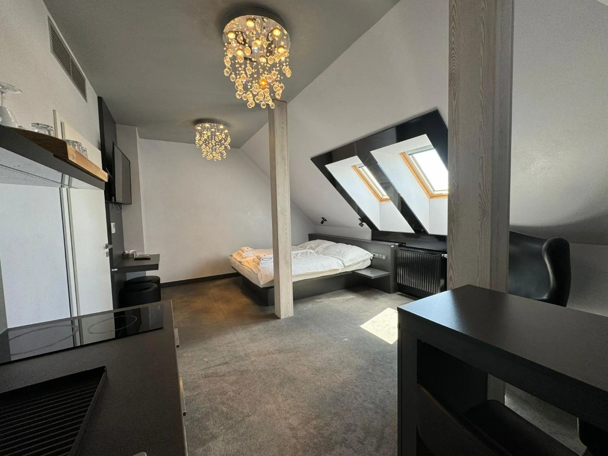 Photo of the whole room in Hotel Grand