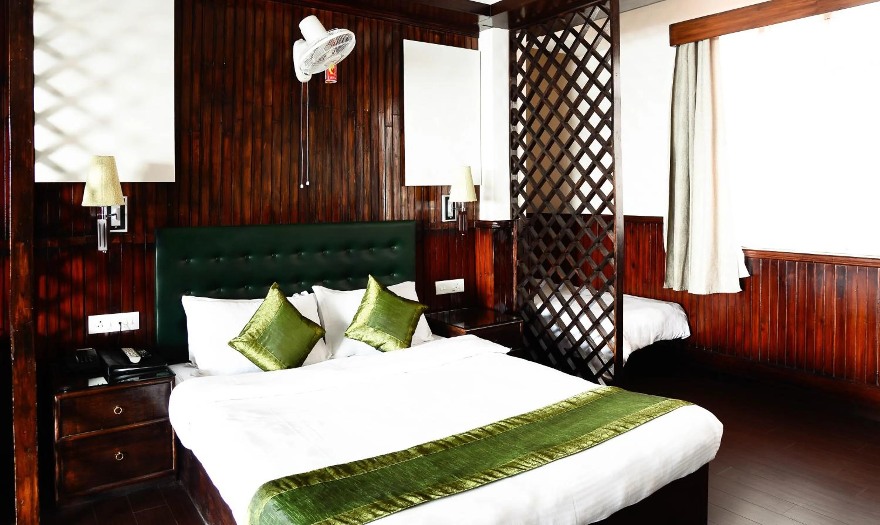 Bed in The Nettle and Fern Hotel Gangtok
