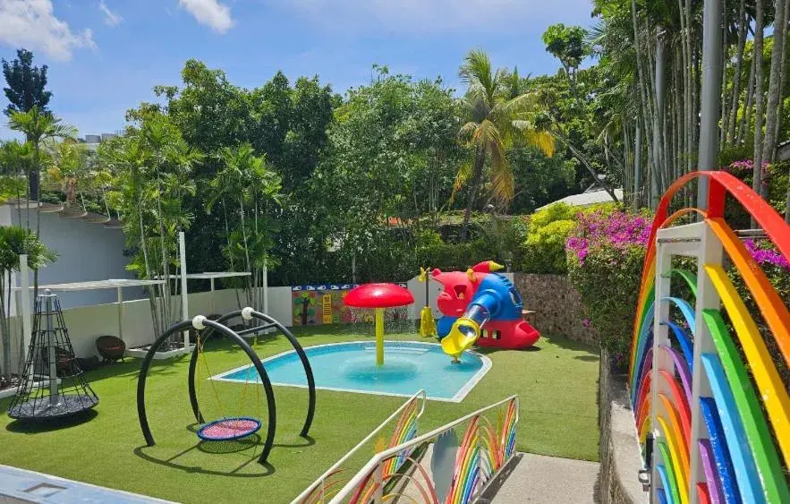 Swimming pool in Airways Hotel Swimming pool in Airways Hotel