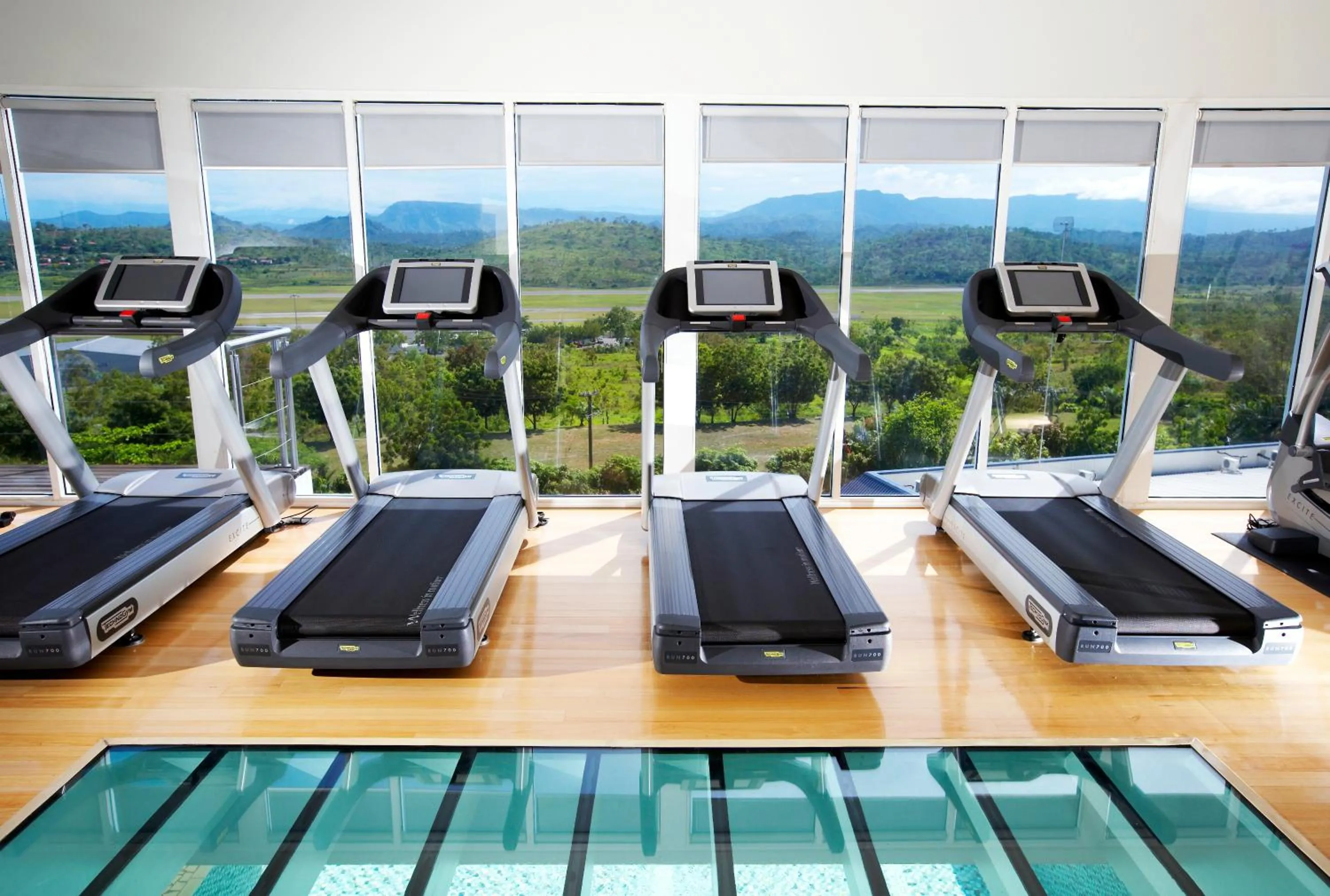 Fitness centre/facilities in Airways Hotel