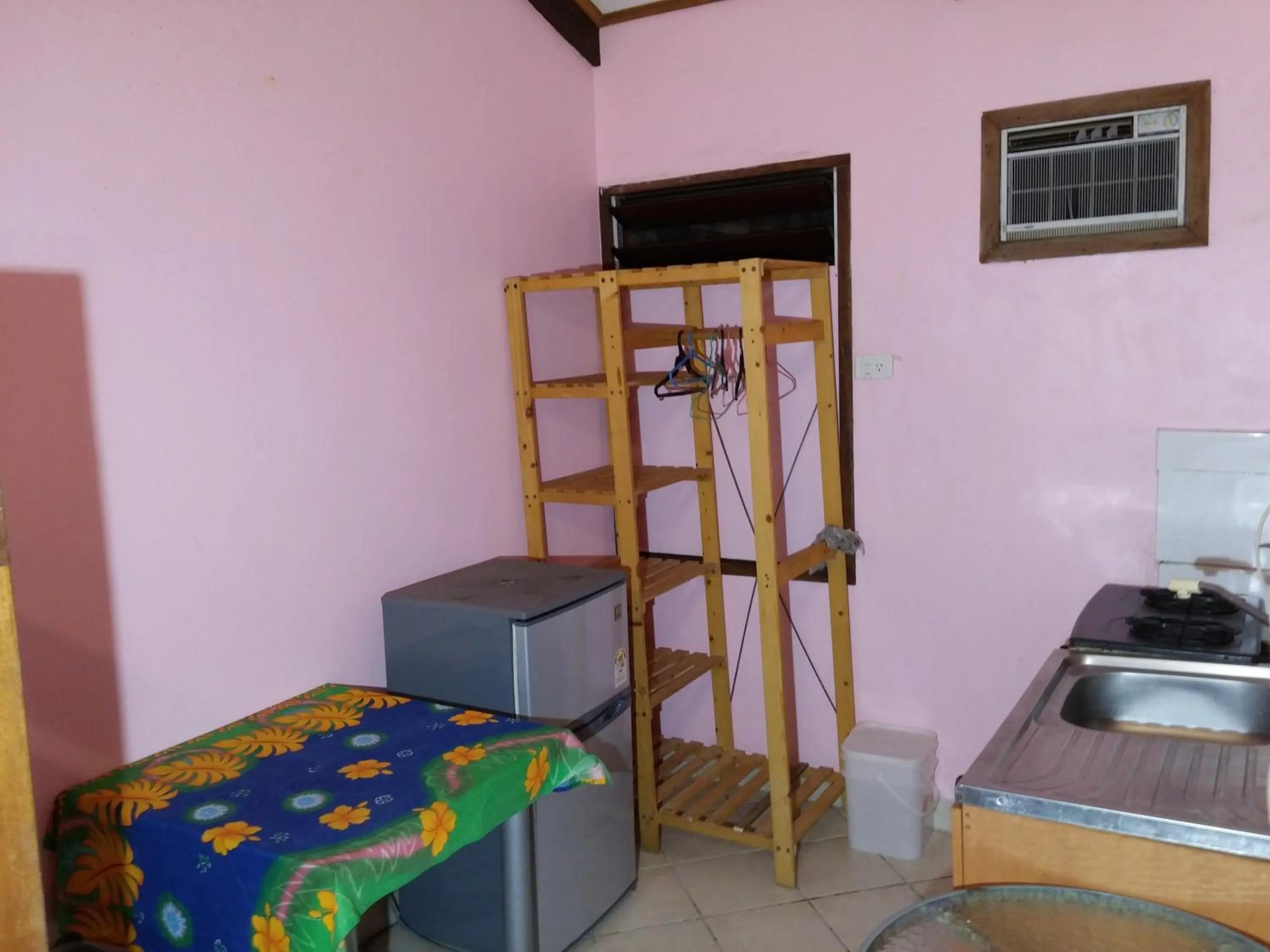 Kitchen or kitchenette, Bed in Bluepango Guest House