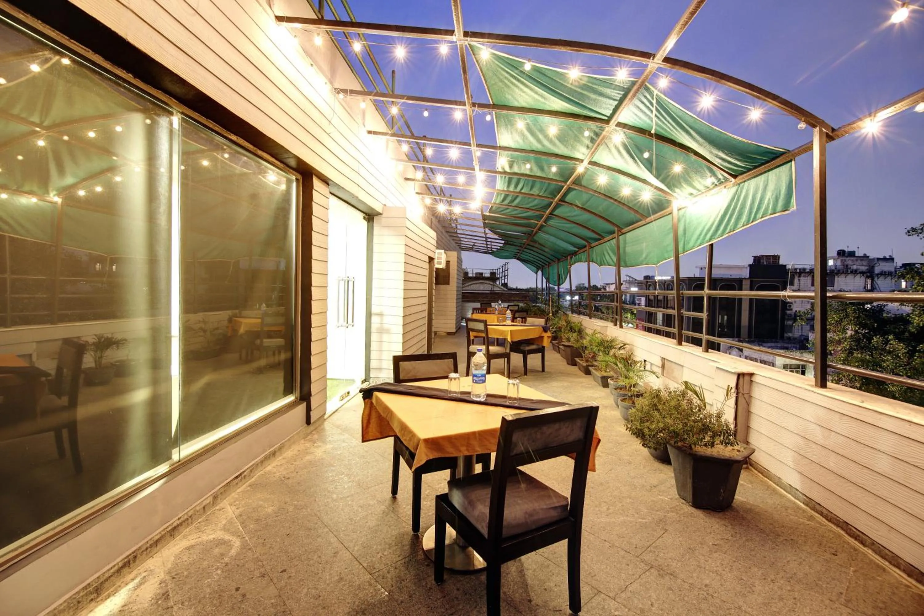 Restaurant/places to eat in Hotel BB Palace (A Family Hotel)