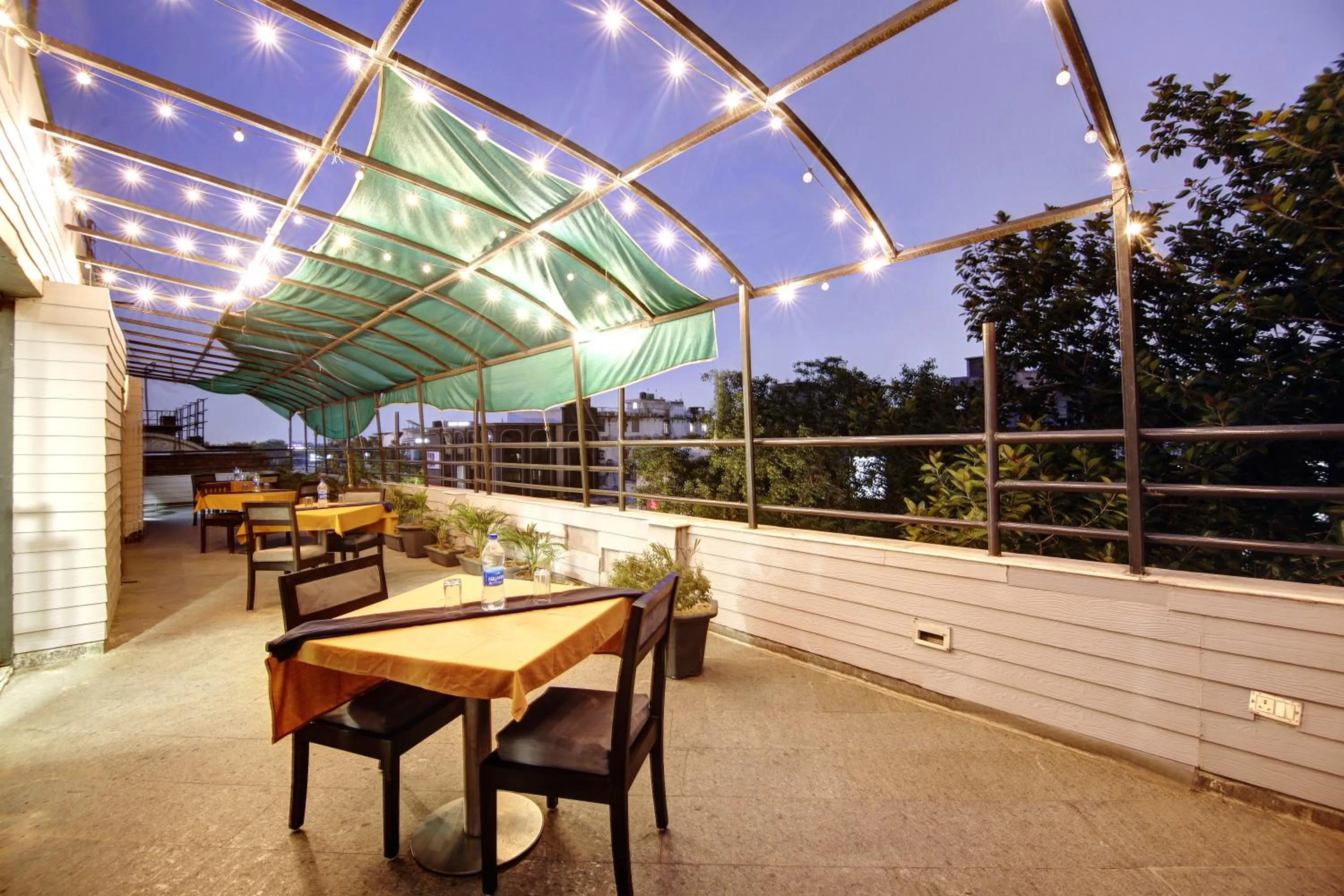 Restaurant/places to eat in Hotel BB Palace (A Family Hotel)