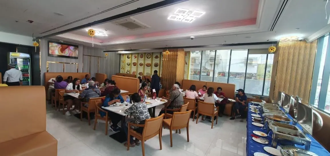 Restaurant/places to eat in Sun & Sands Sea View Hotel