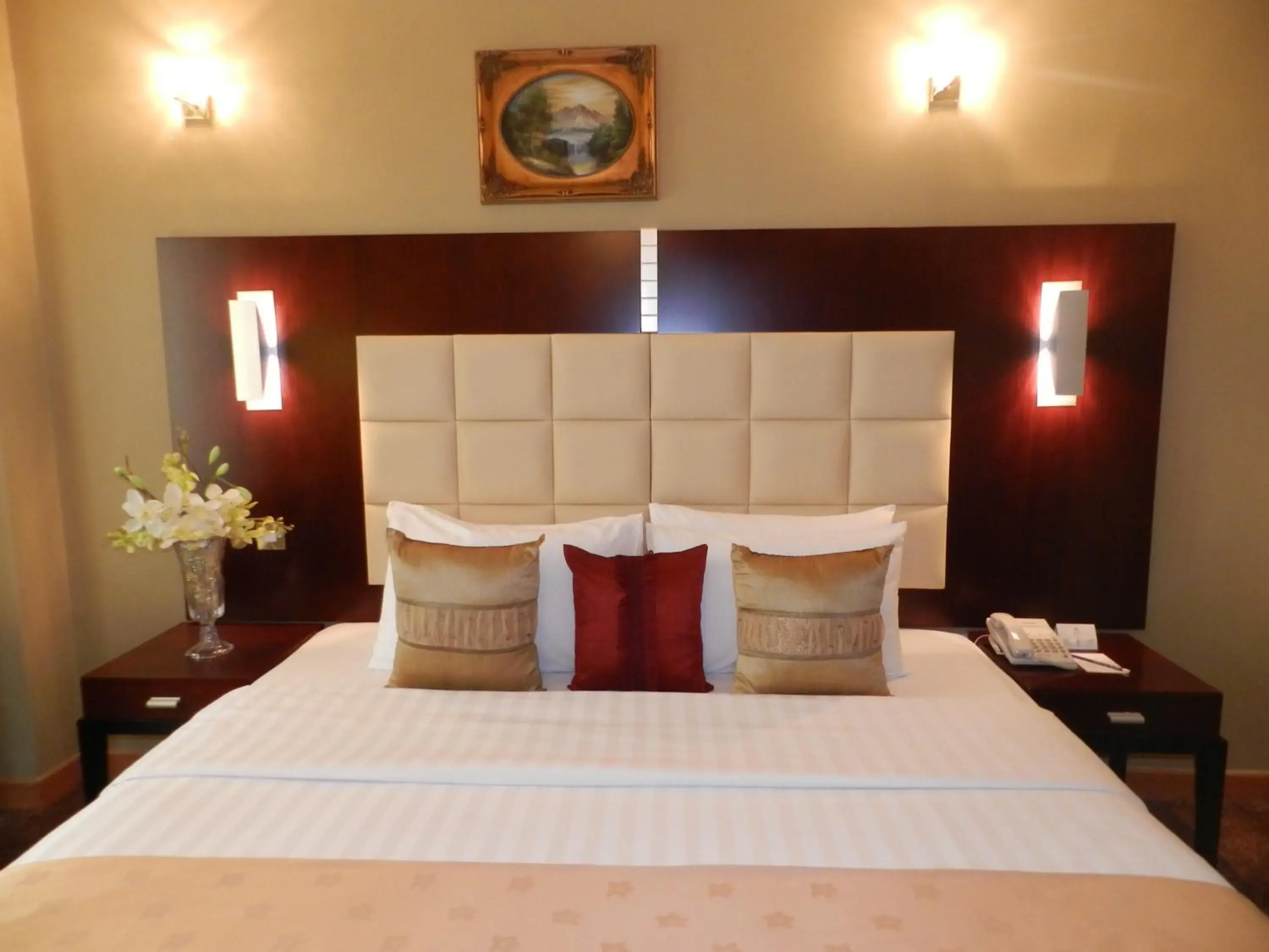 Bed in Sun & Sands Sea View Hotel Bed in Sun & Sands Sea View Hotel