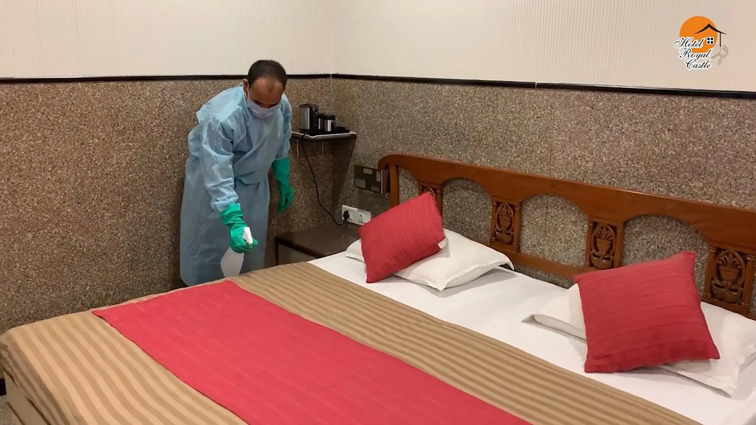 room service, Bed in Hotel Royal Castle room service, Bed in Hotel Royal Castle