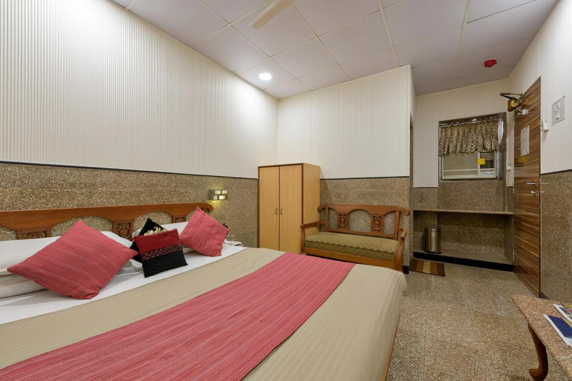 Photo of the whole room, Bed in Hotel Royal Castle