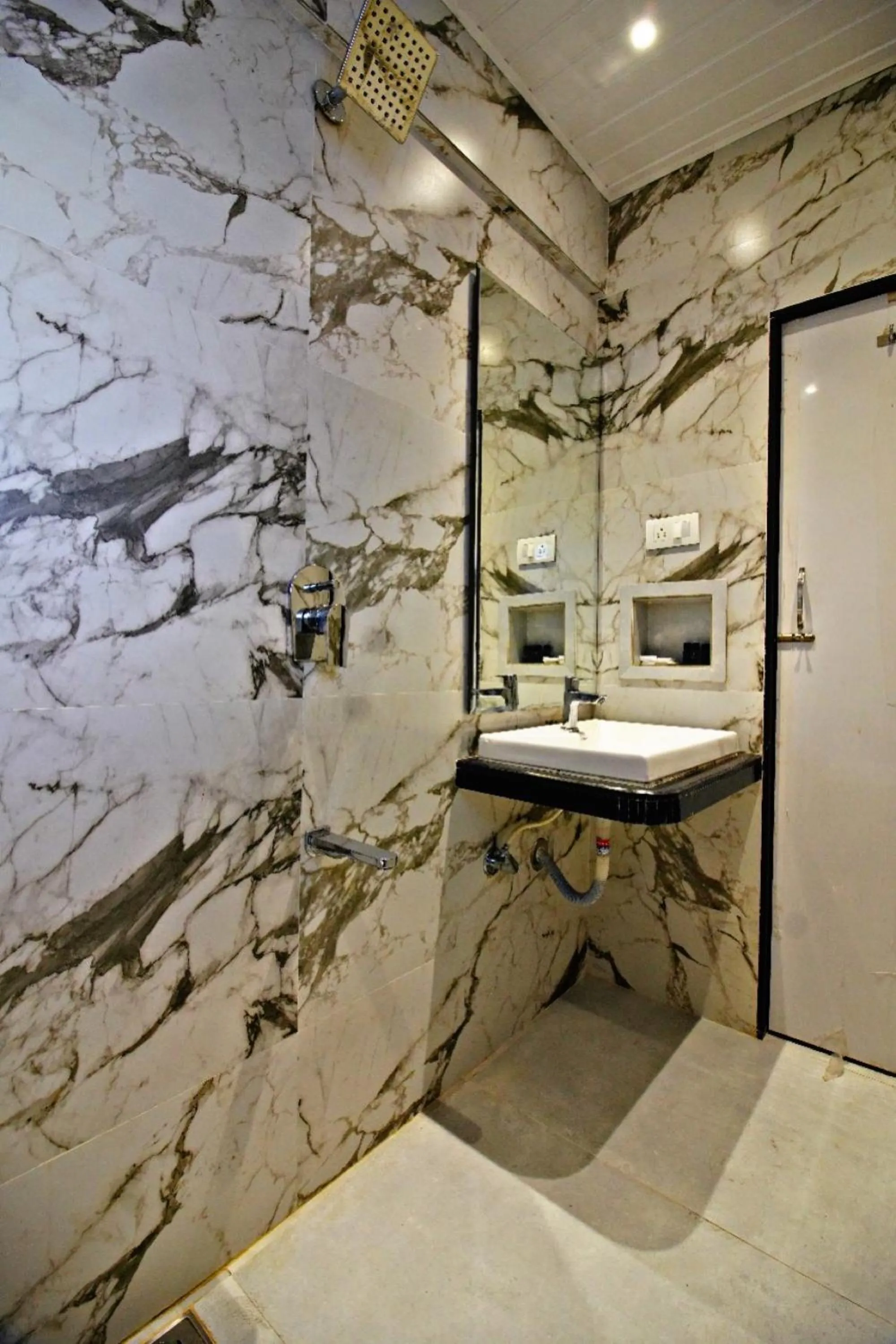 Bathroom in Hotel Mina International