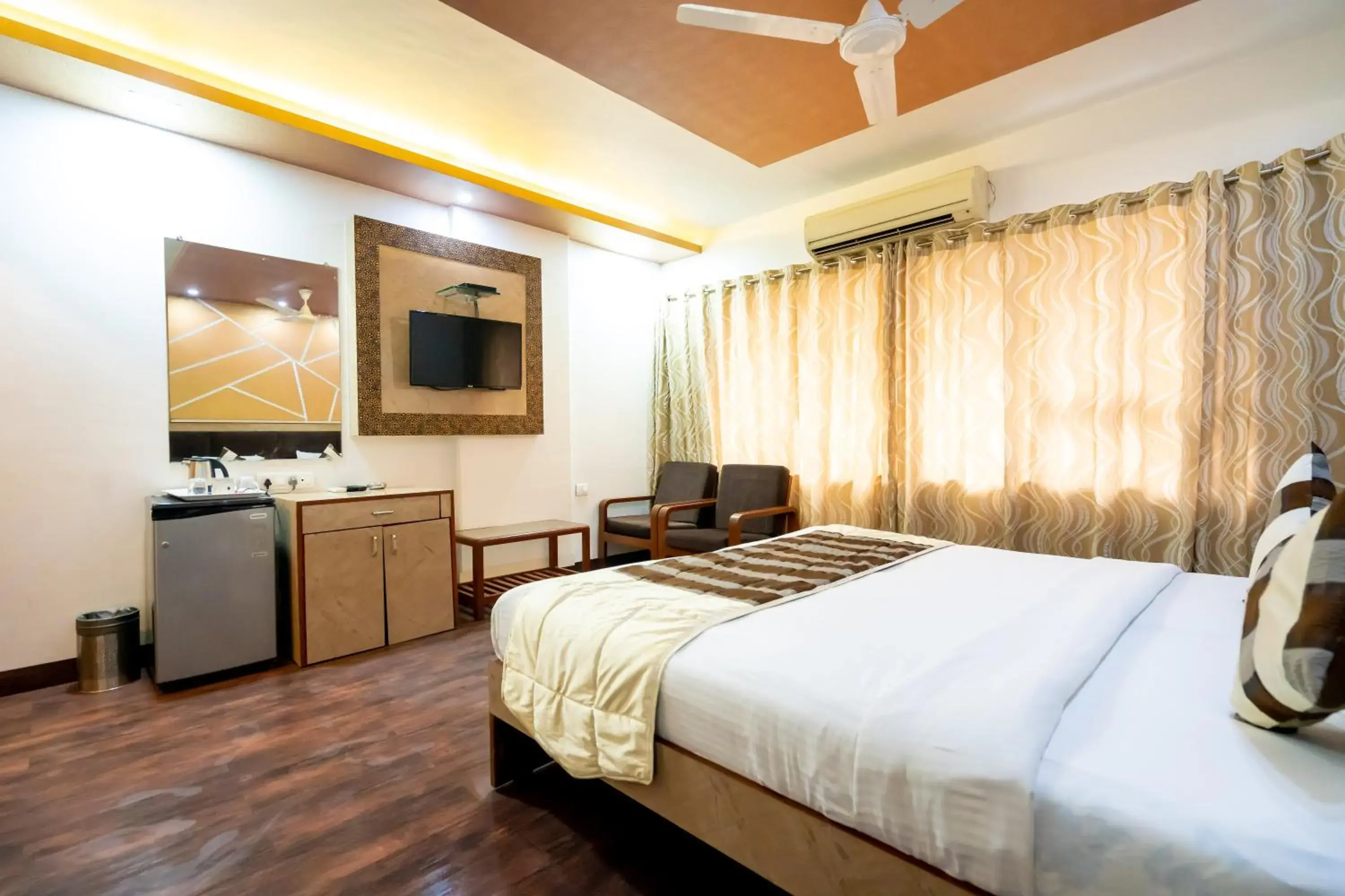 Photo of the whole room, Bed in Hotel Mina International Photo of the whole room, Bed in Hotel Mina International