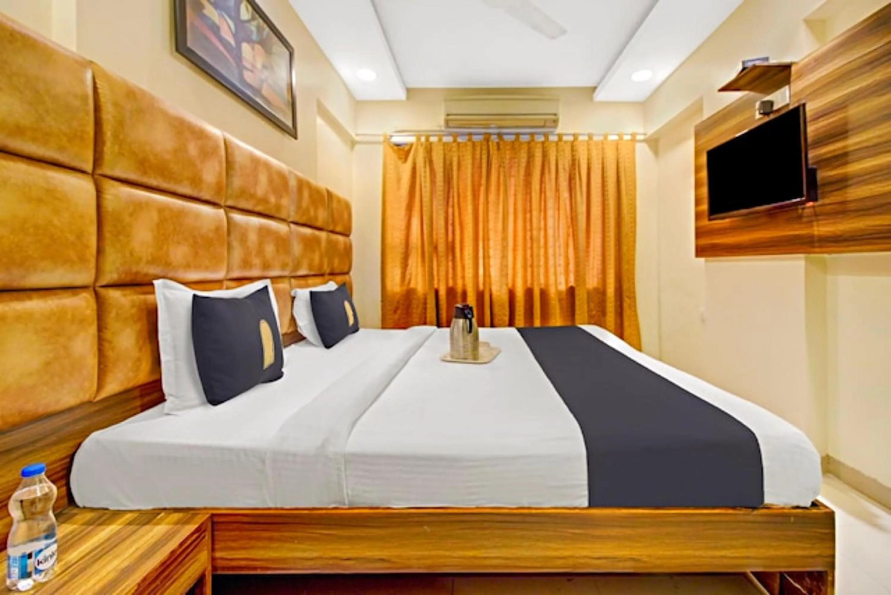 Bedroom, Bed in Hotel Mina International