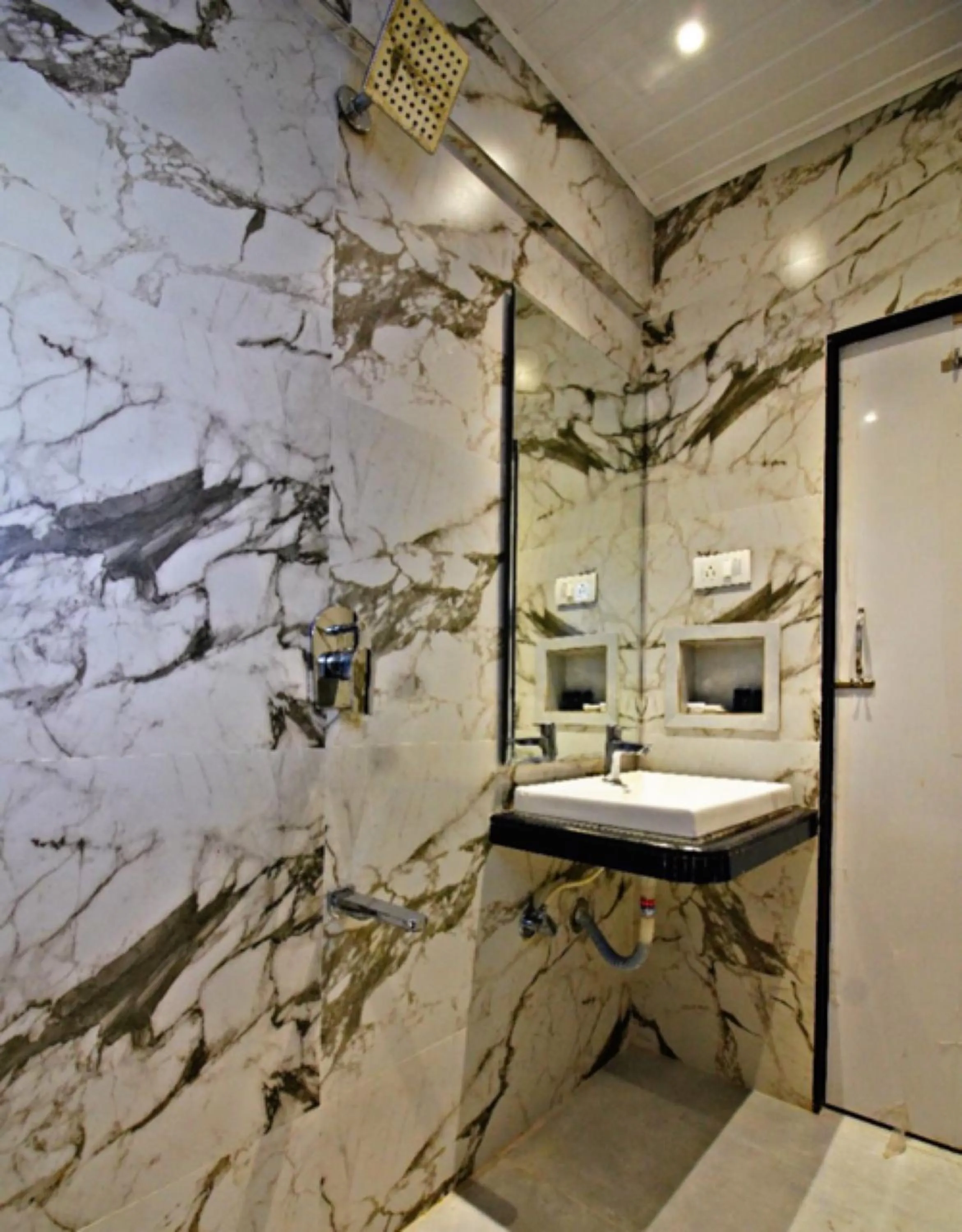 Bathroom in Hotel Mina International