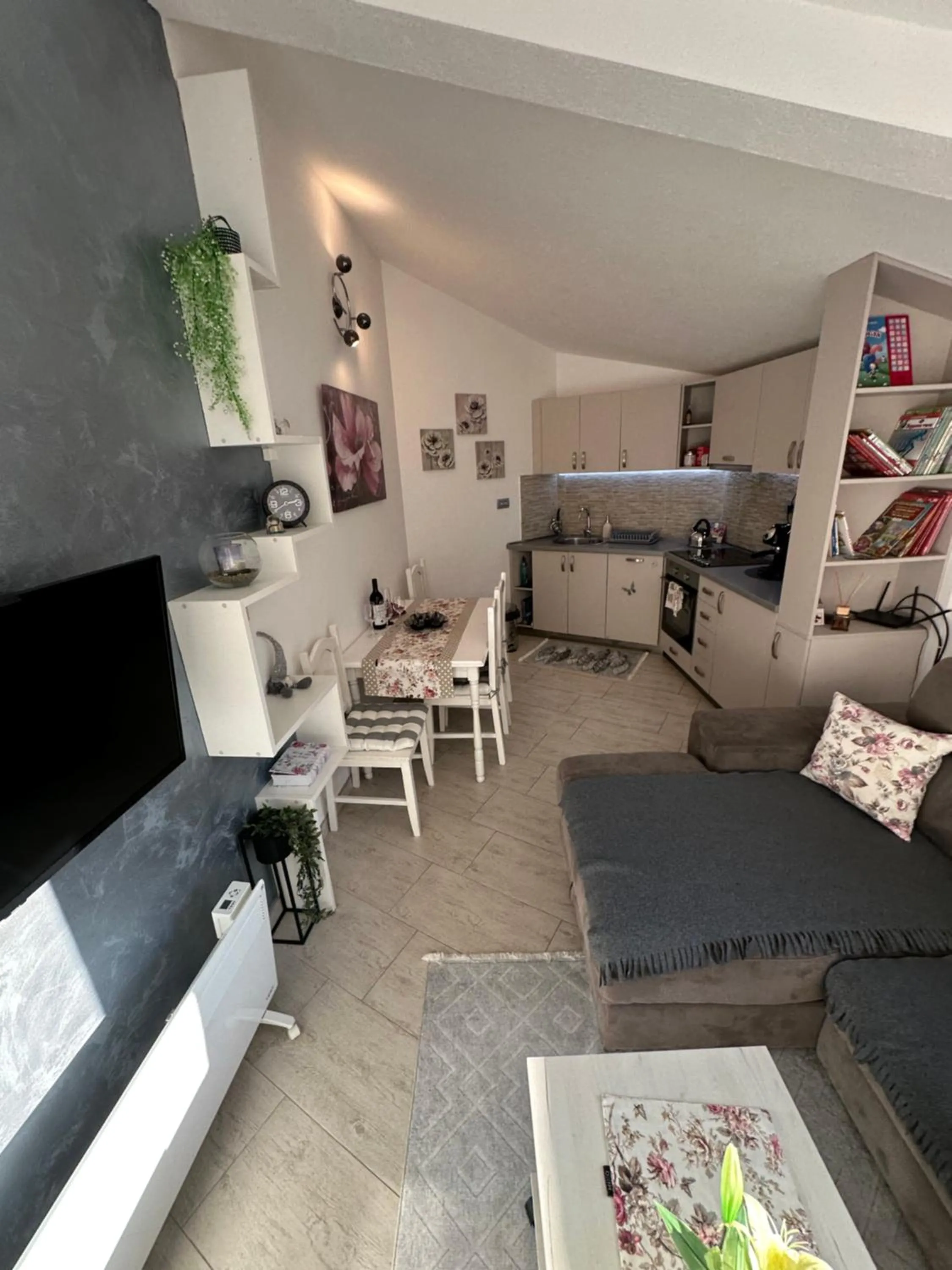 Communal lounge/ TV room, Bed in Lux apartmani Darija