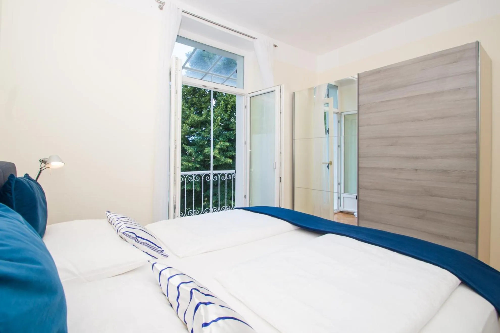 Bedroom, Bed in Residence Diana