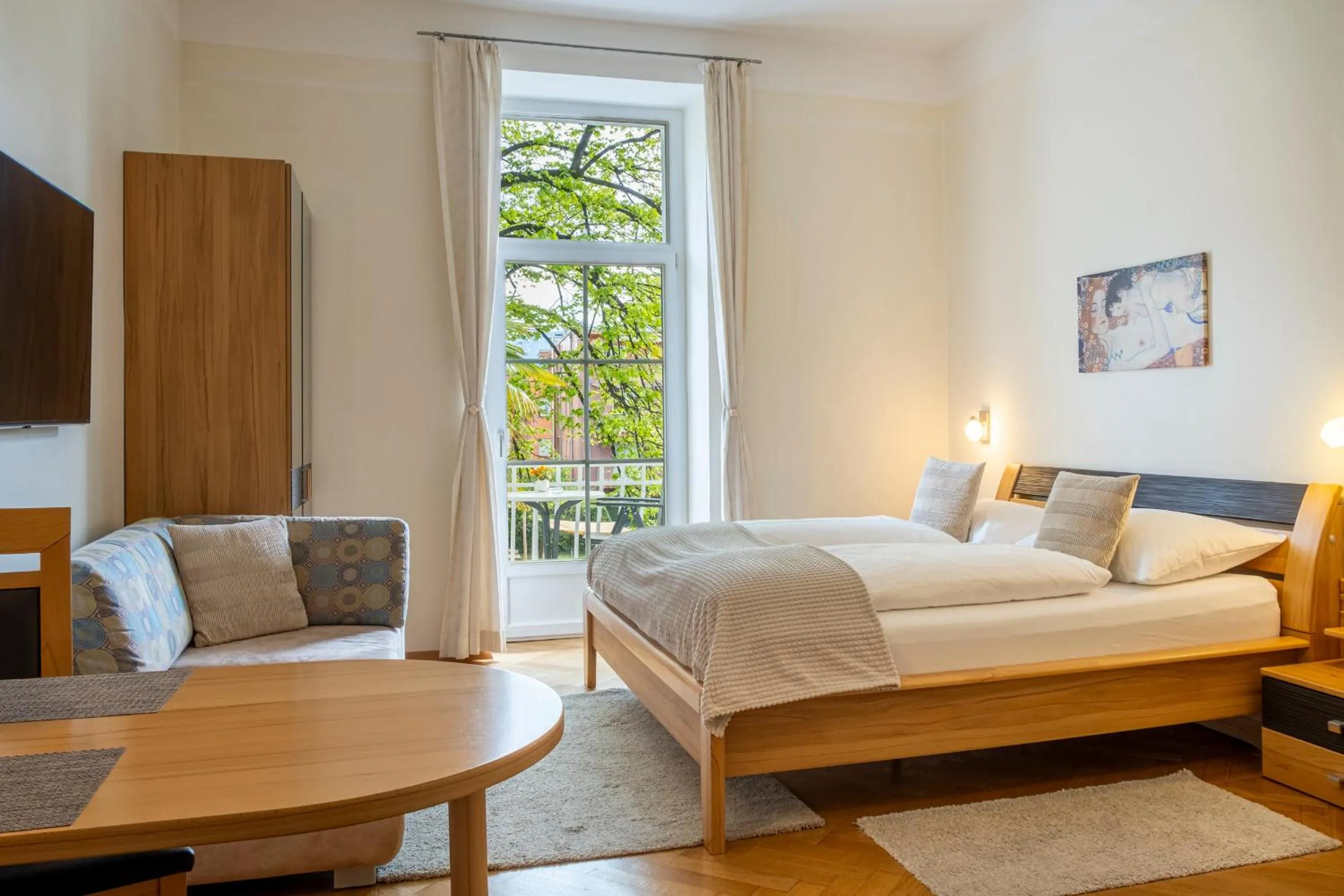 Bedroom, Bed in Residence Diana