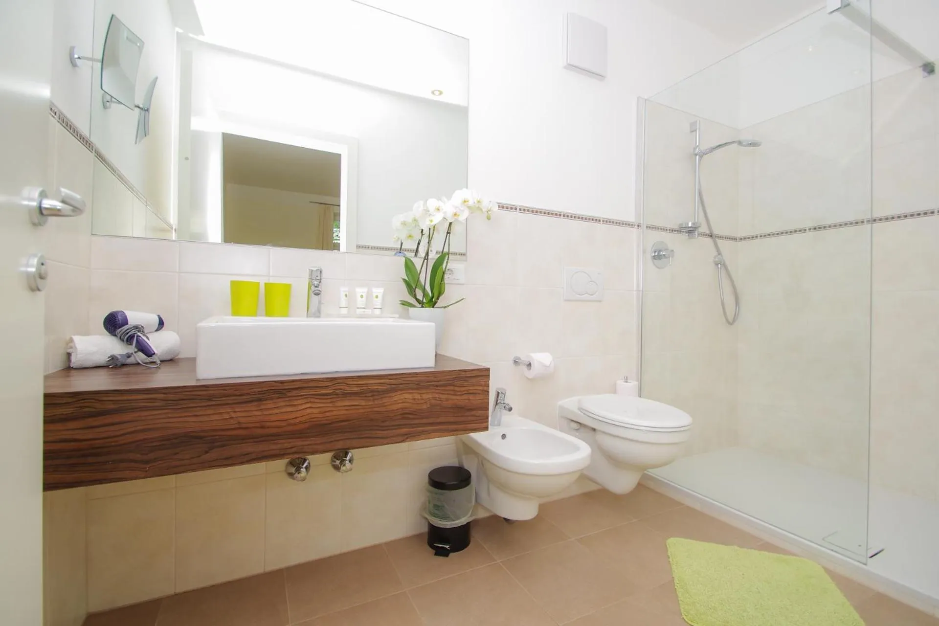 Shower in Residence Diana