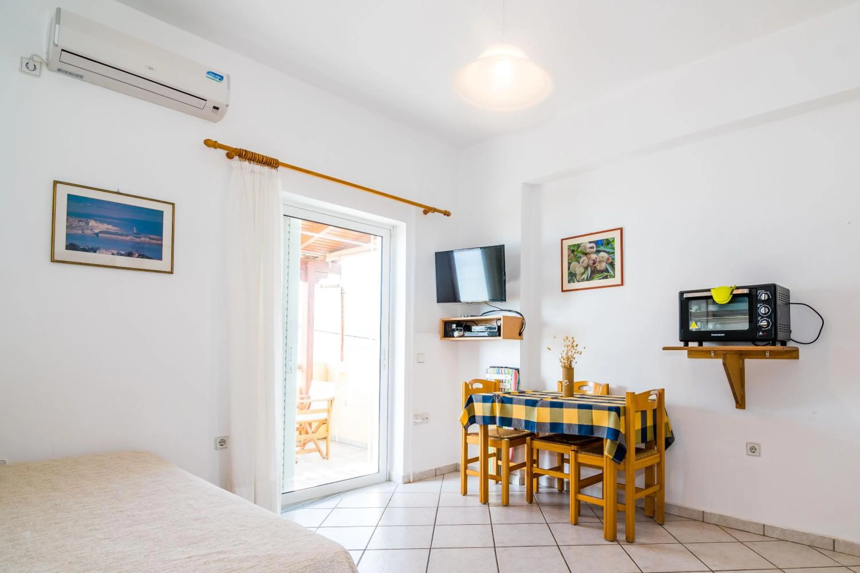 TV and multimedia in Thalassa Apartments