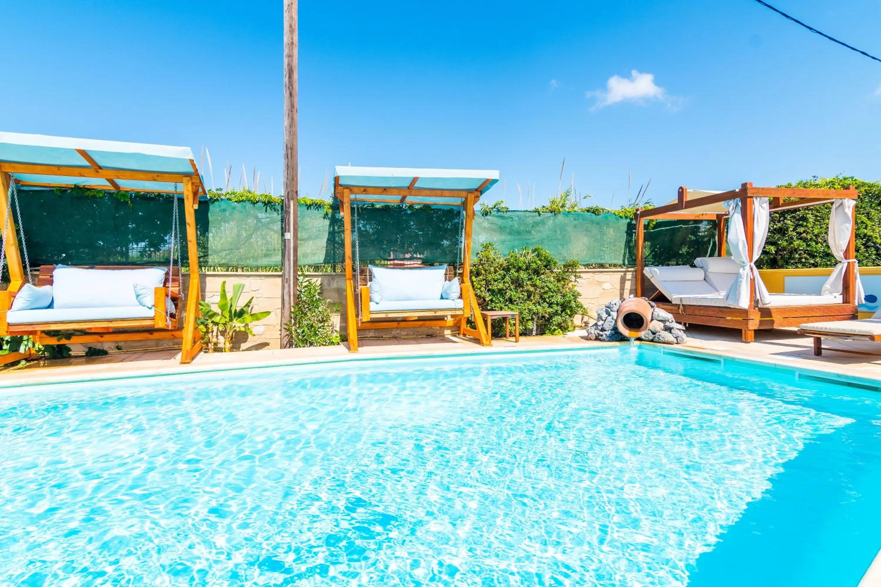 Swimming pool in Thalassa Apartments