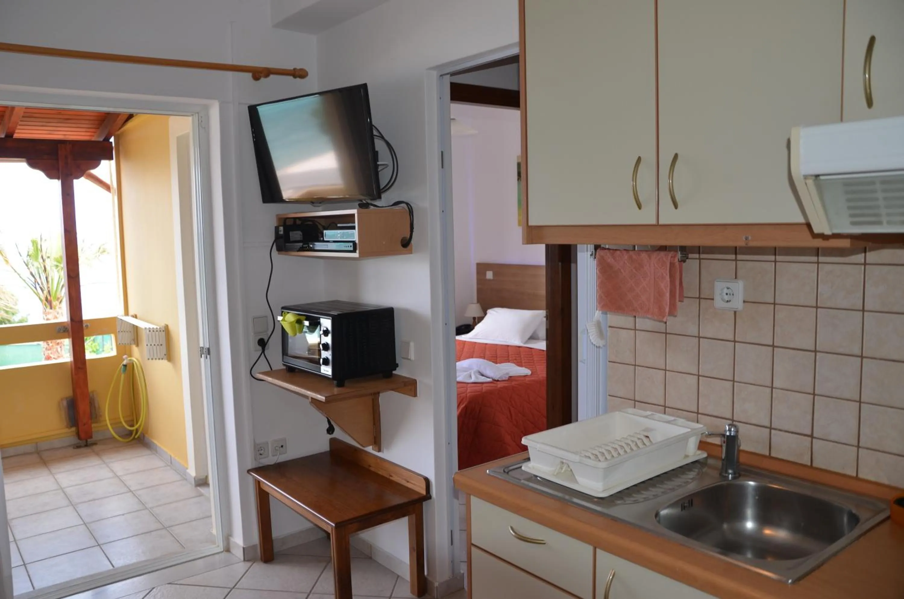 TV and multimedia in Thalassa Apartments