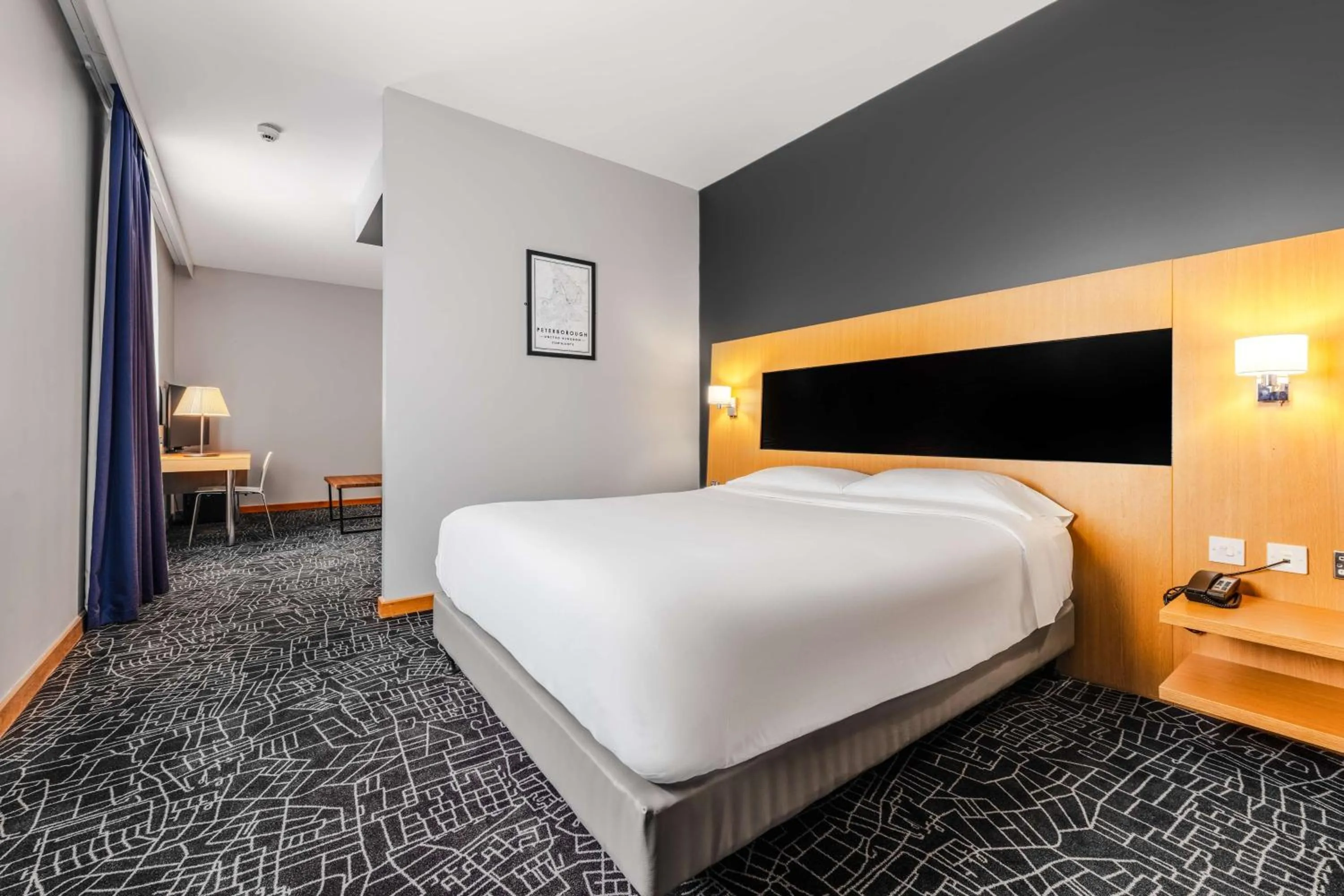 Photo of the whole room, Bed in Park Inn by Radisson Peterborough