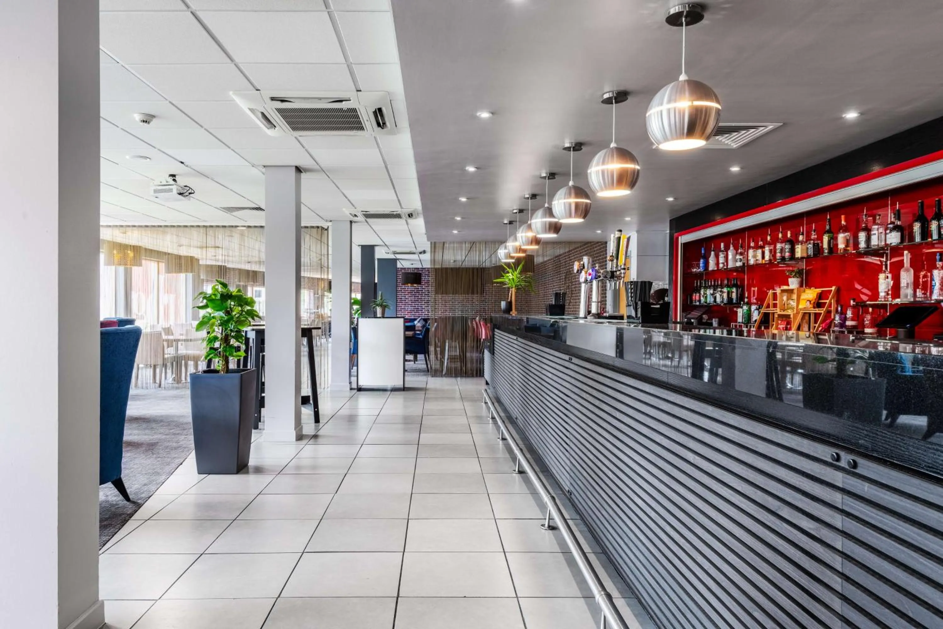 Lounge or bar in Park Inn by Radisson Peterborough