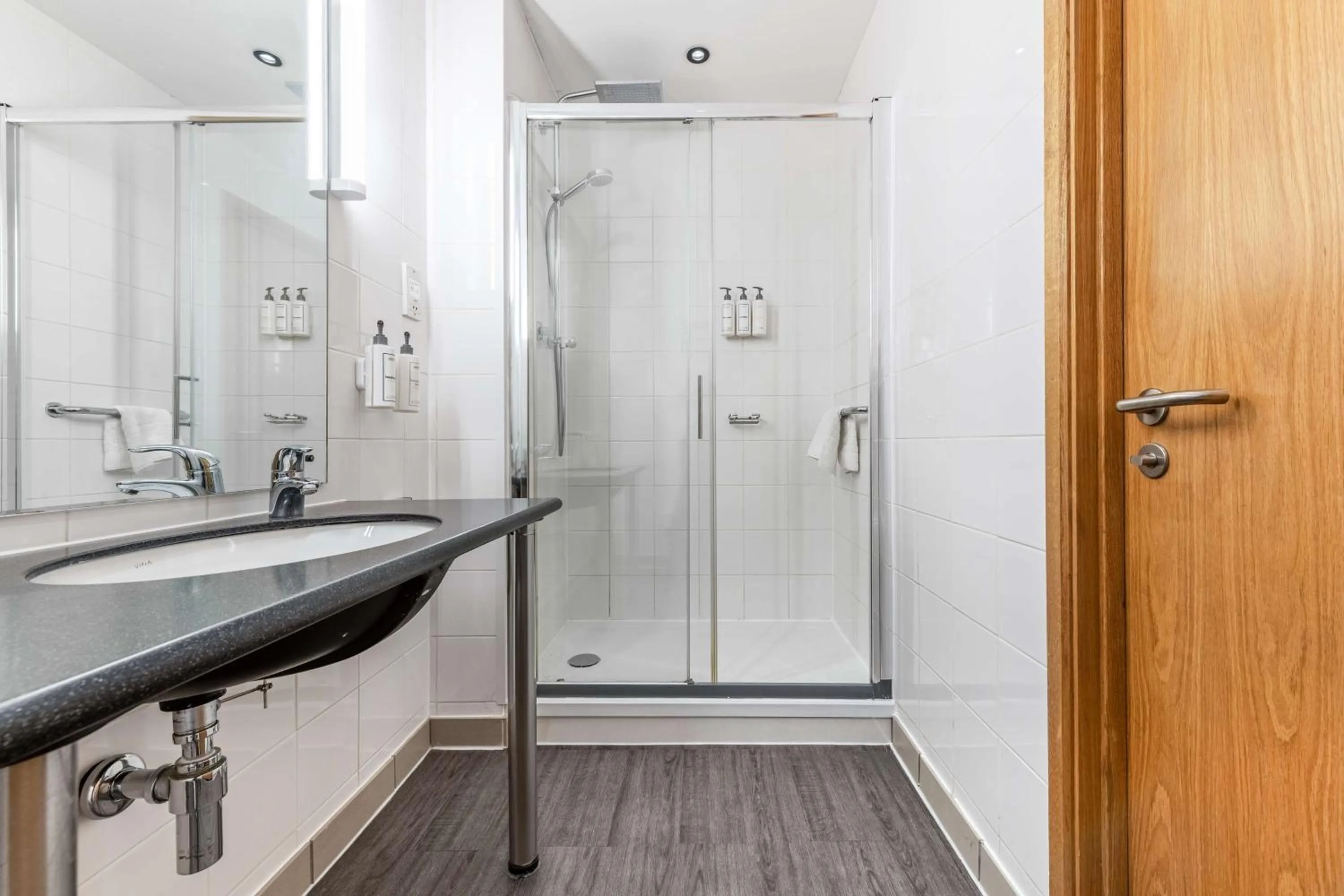 Bathroom in Park Inn by Radisson Peterborough