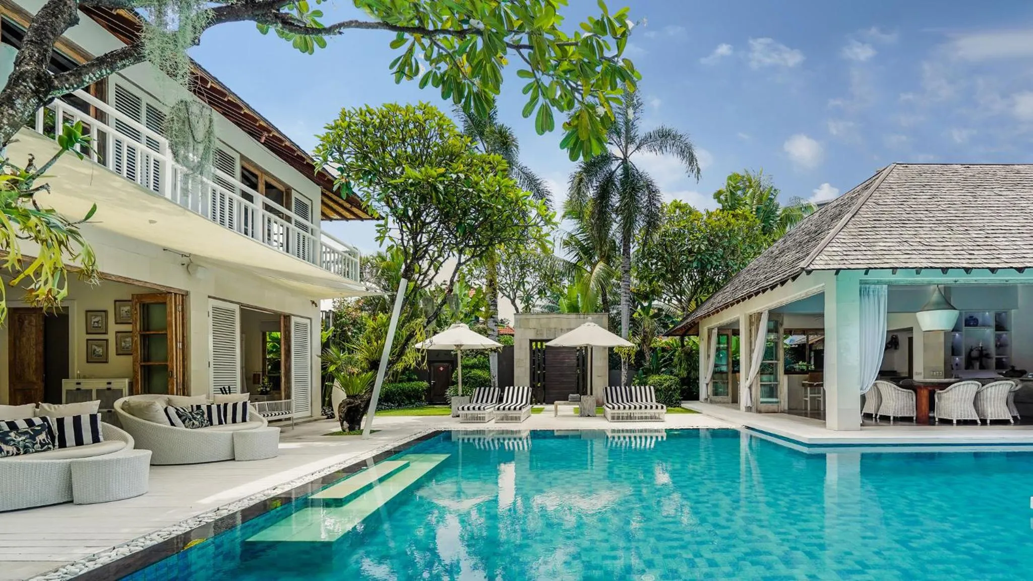 Property building in Villa Jajaliluna