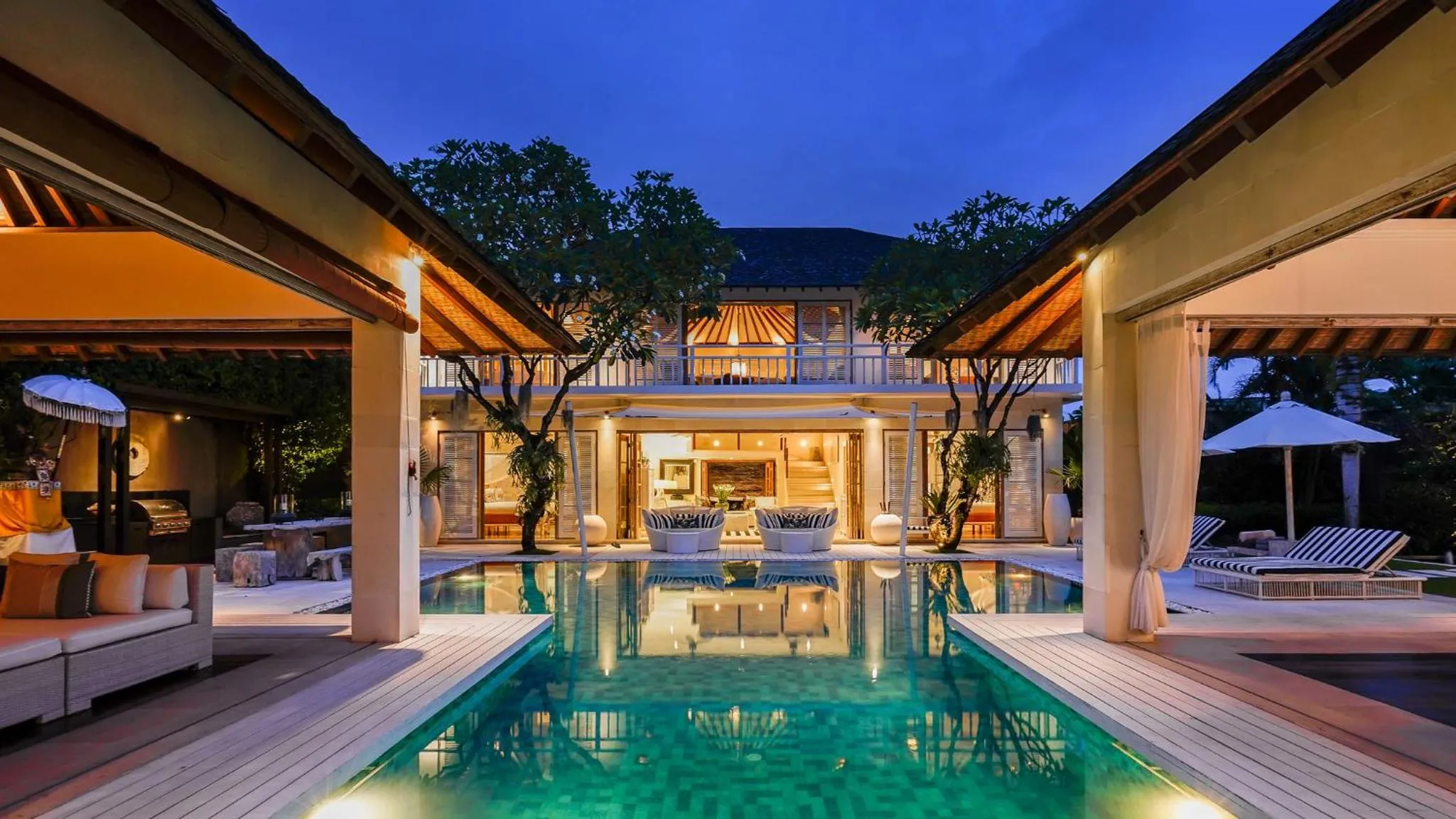 Property building in Villa Jajaliluna